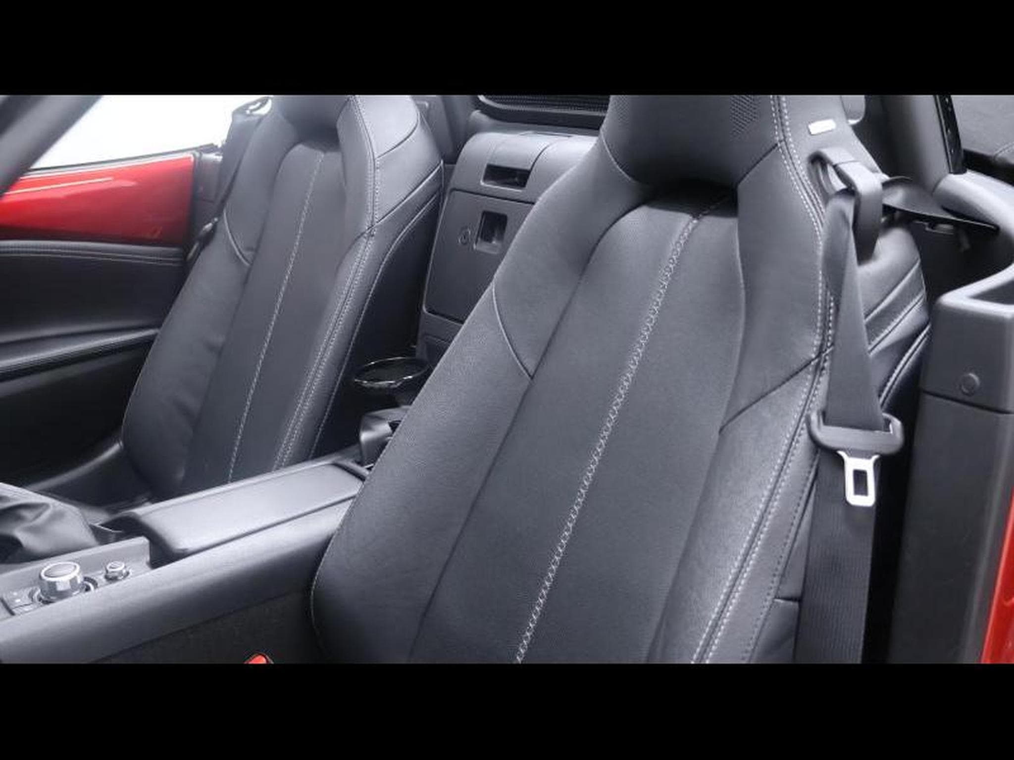 Mazda MX-5 Skyactiv-G 130ch (2021) - Photo 31