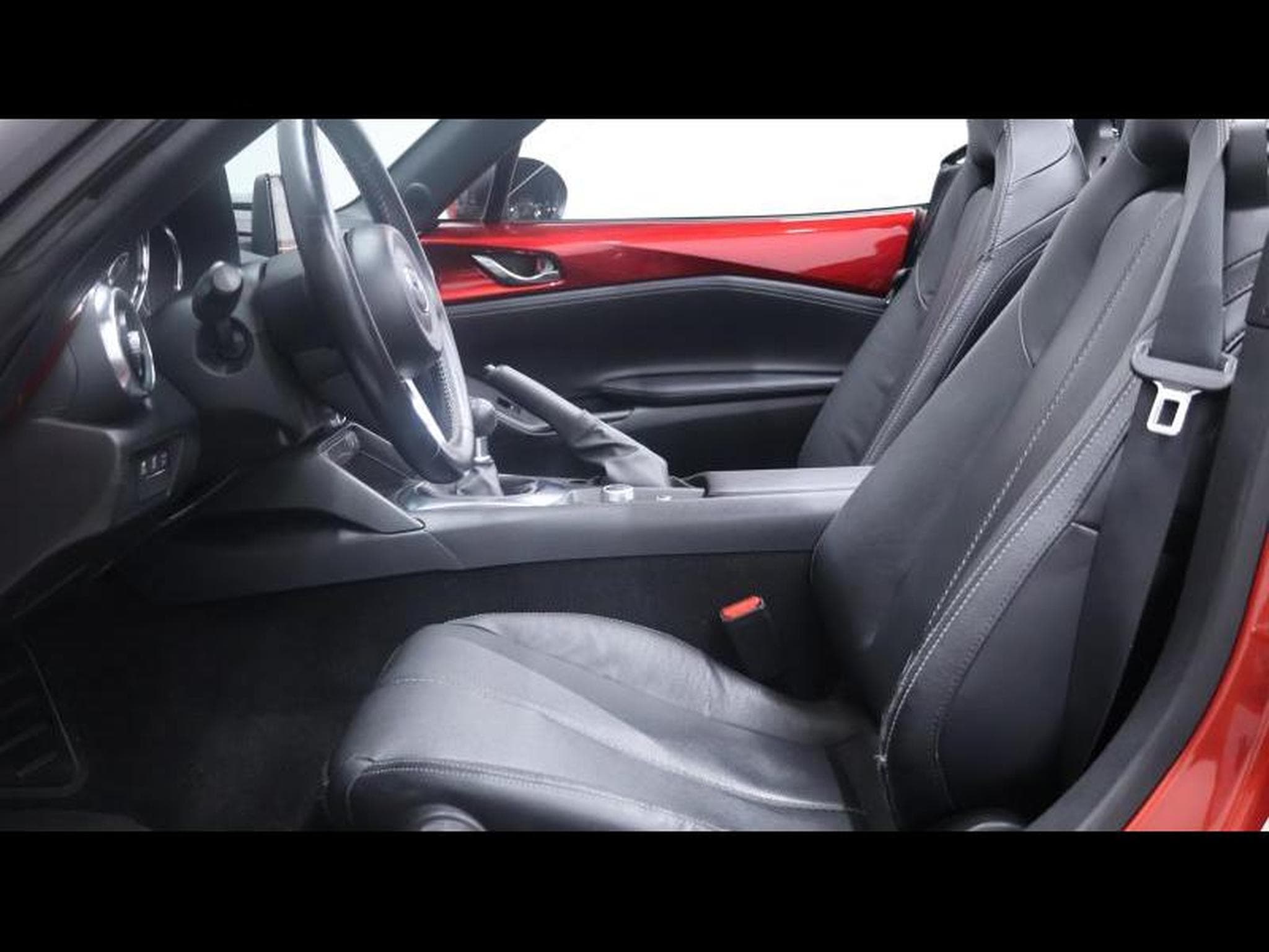 Mazda MX-5 Skyactiv-G 130ch (2021) - Photo 30