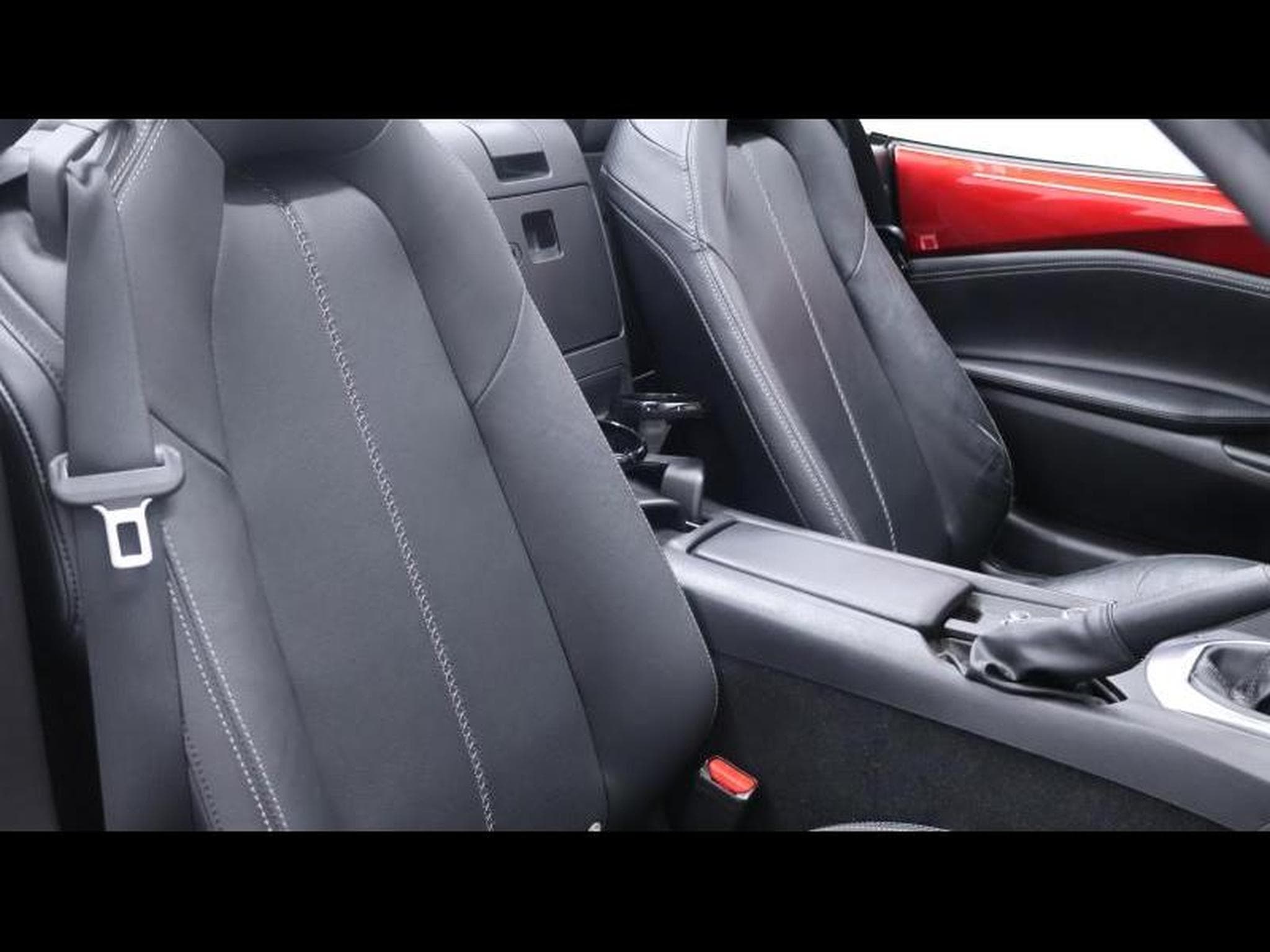 Mazda MX-5 Skyactiv-G 130ch (2021) - Photo 29