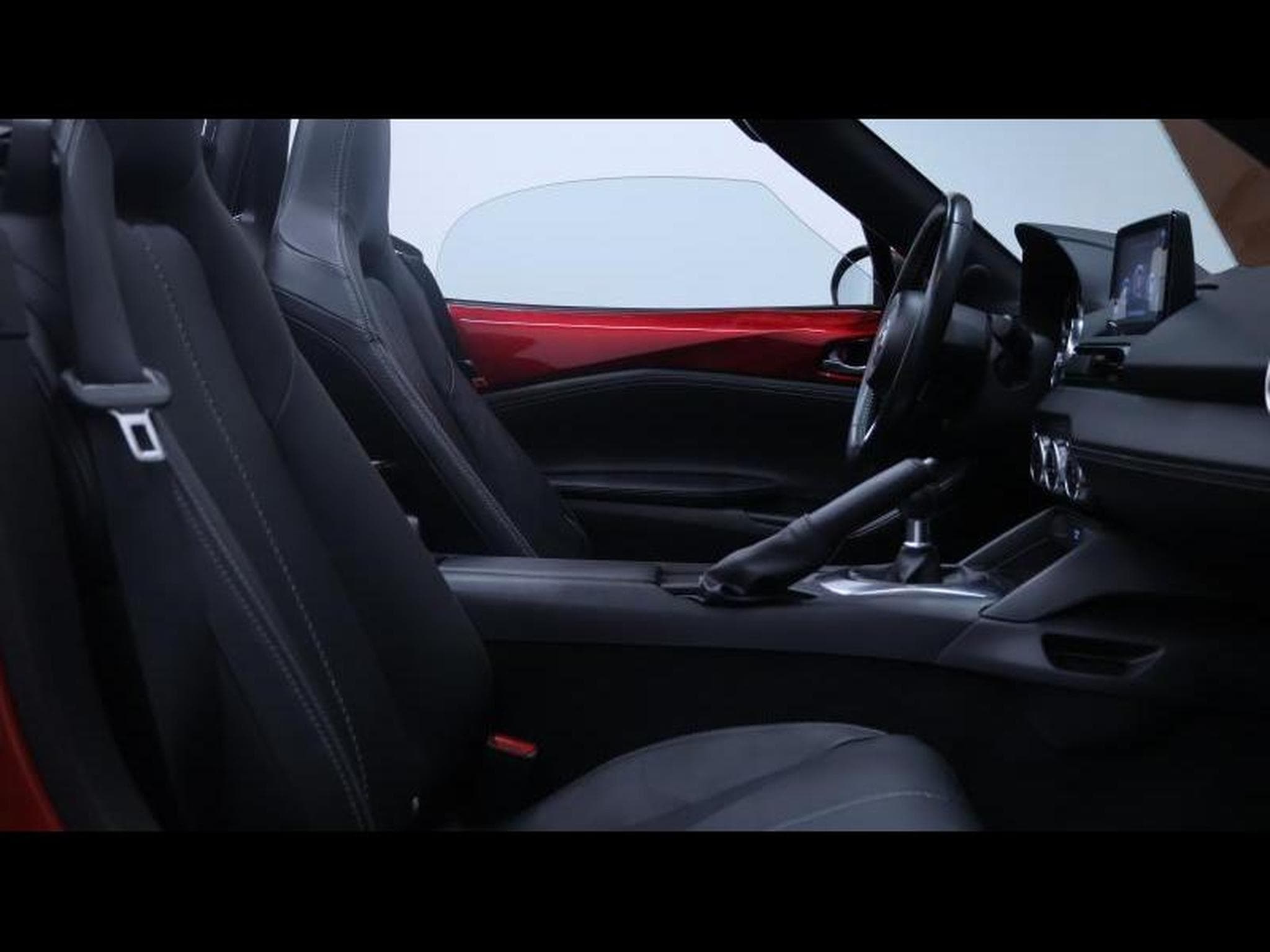 Mazda MX-5 Skyactiv-G 130ch (2021) - Photo 28