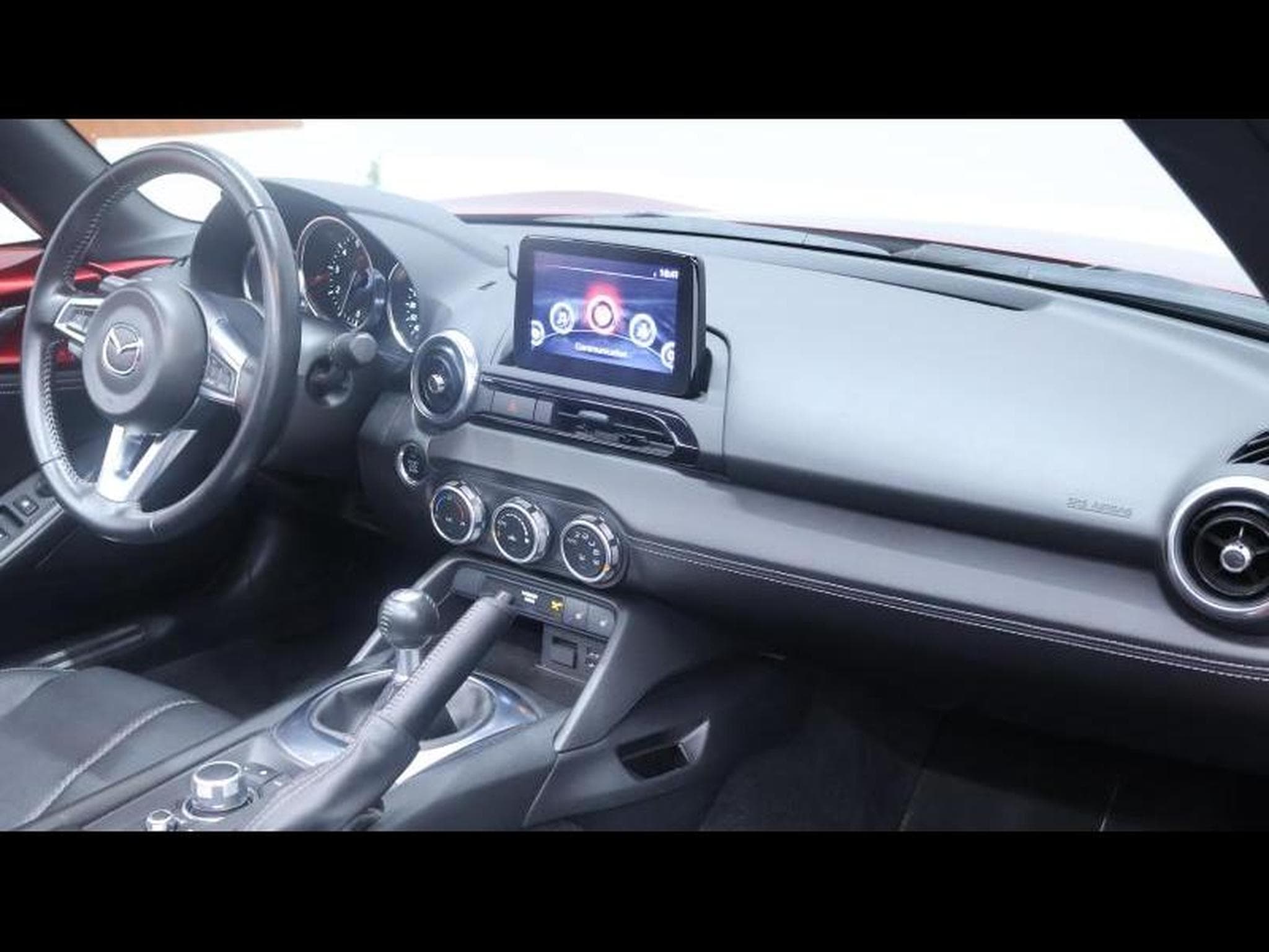Mazda MX-5 Skyactiv-G 130ch (2021) - Photo 34