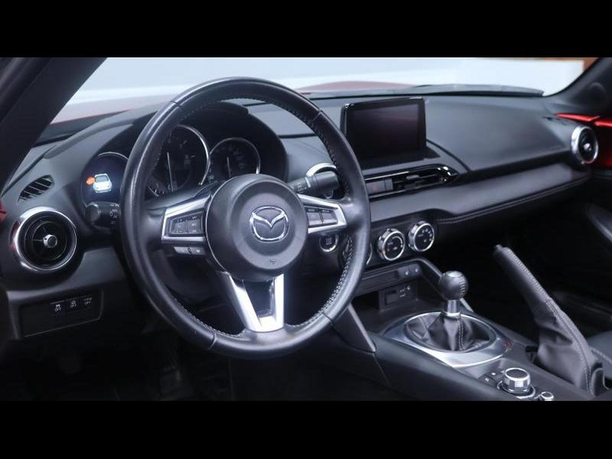 Mazda MX-5 Skyactiv-G 130ch (2021) - Photo 32