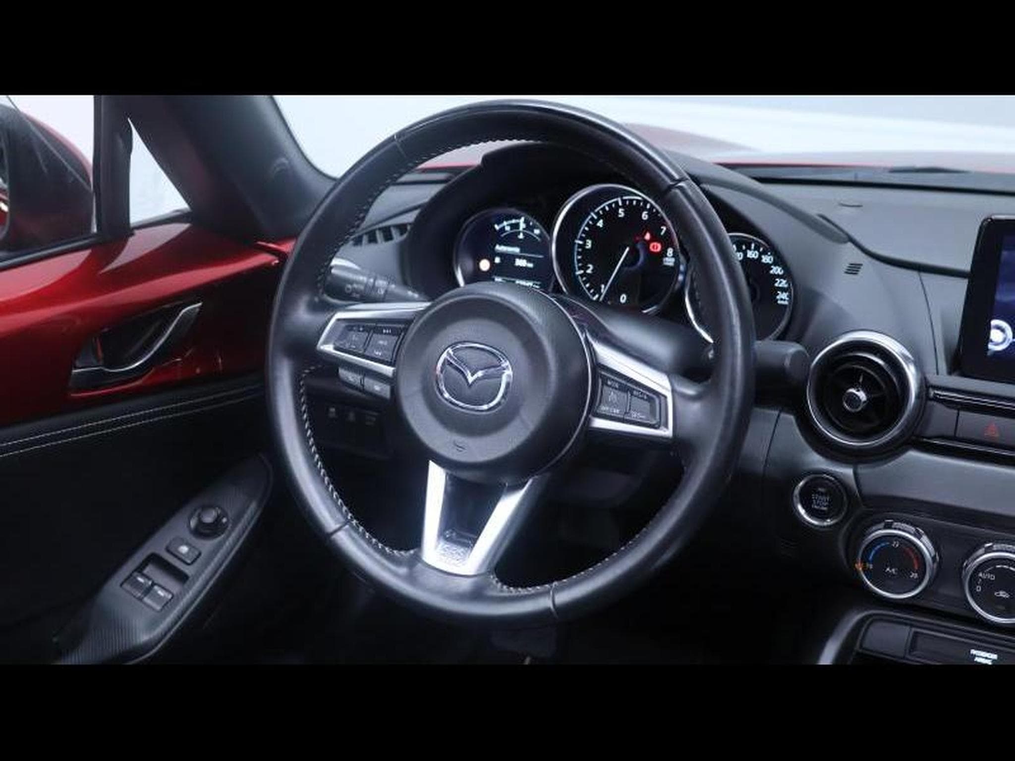 Mazda MX-5 Skyactiv-G 130ch (2021) - Photo 35