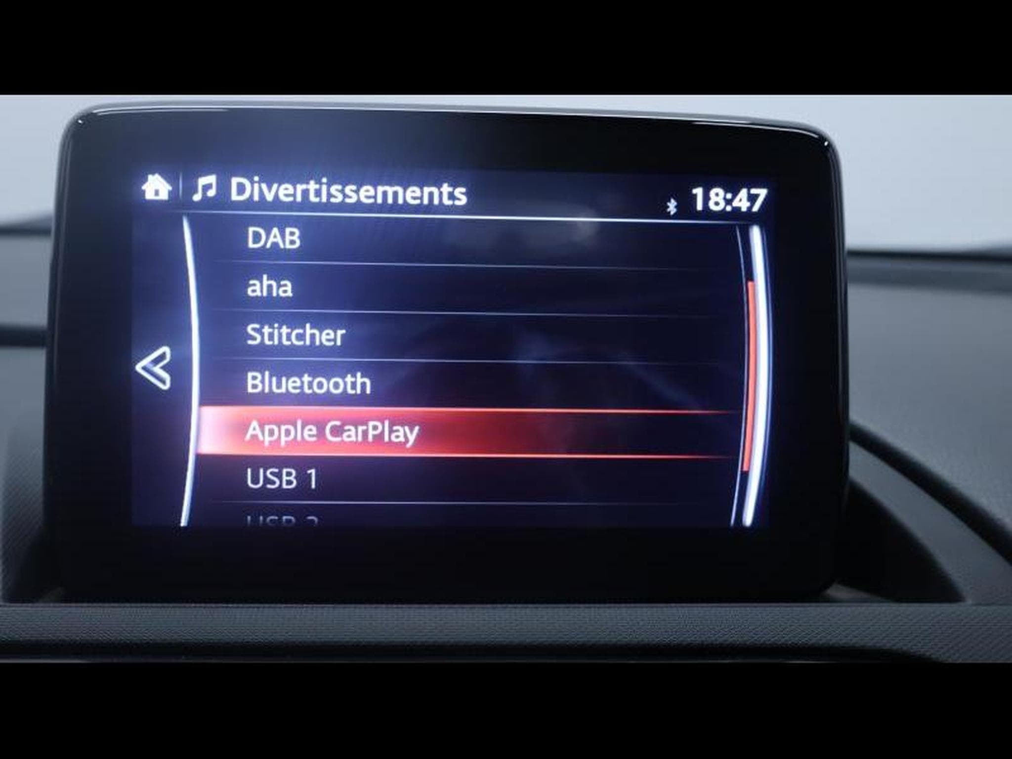 Mazda MX-5 Skyactiv-G 130ch (2021) - Photo 41