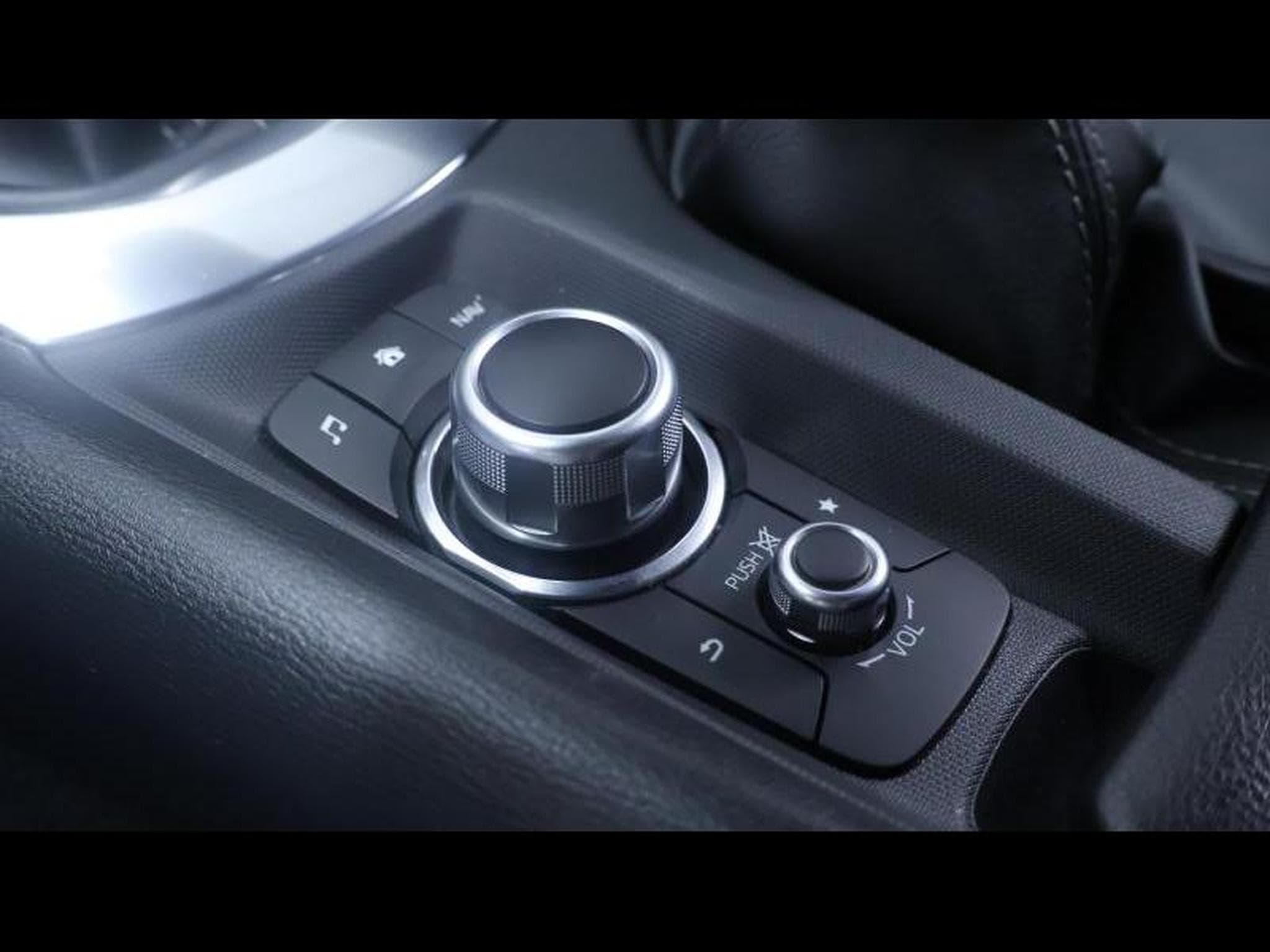 Mazda MX-5 Skyactiv-G 130ch (2021) - Photo 38