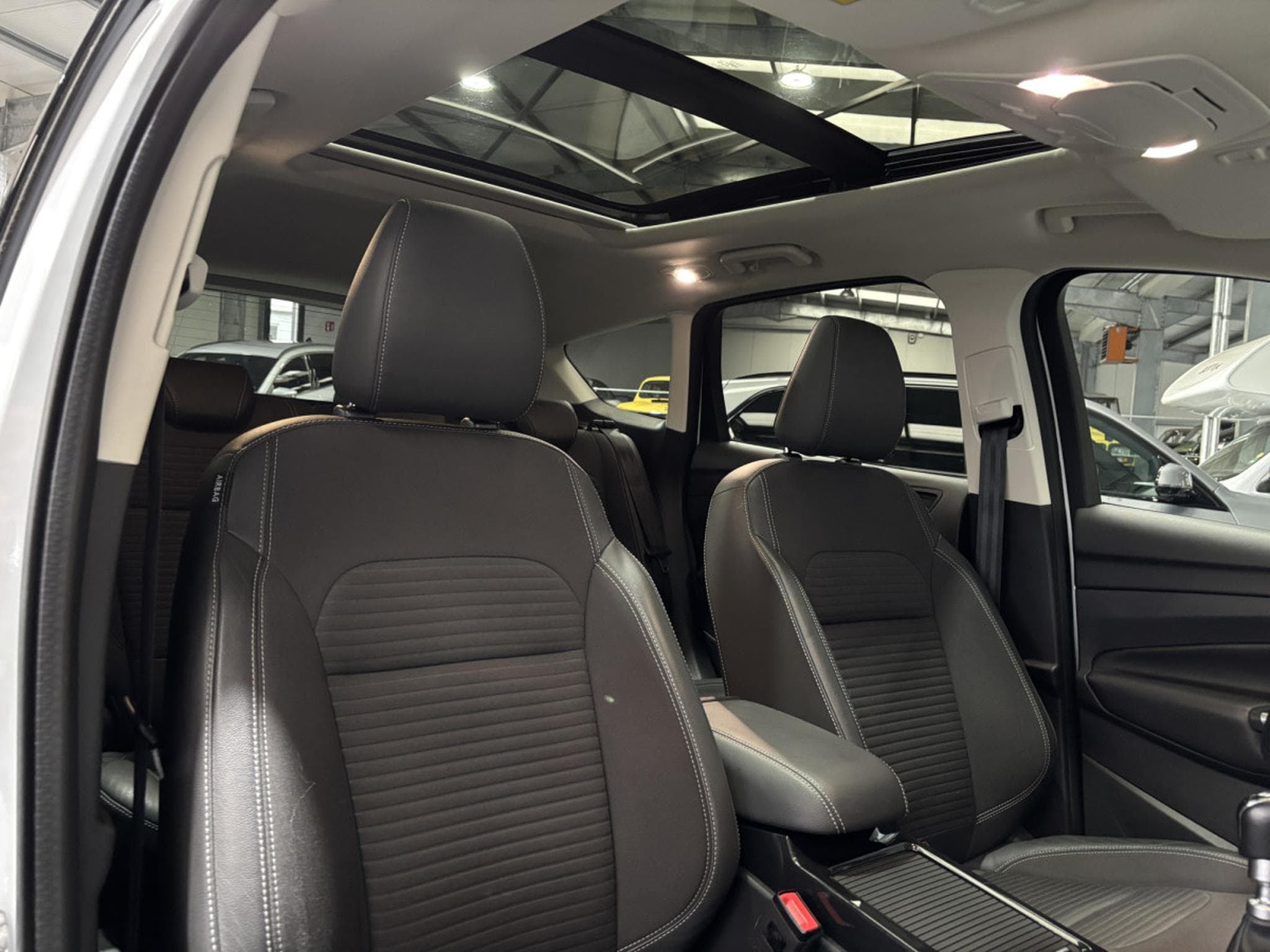 Ford Kuga 2.0 TDCi 150ch Titanium 2WD (2018) - Photo 11