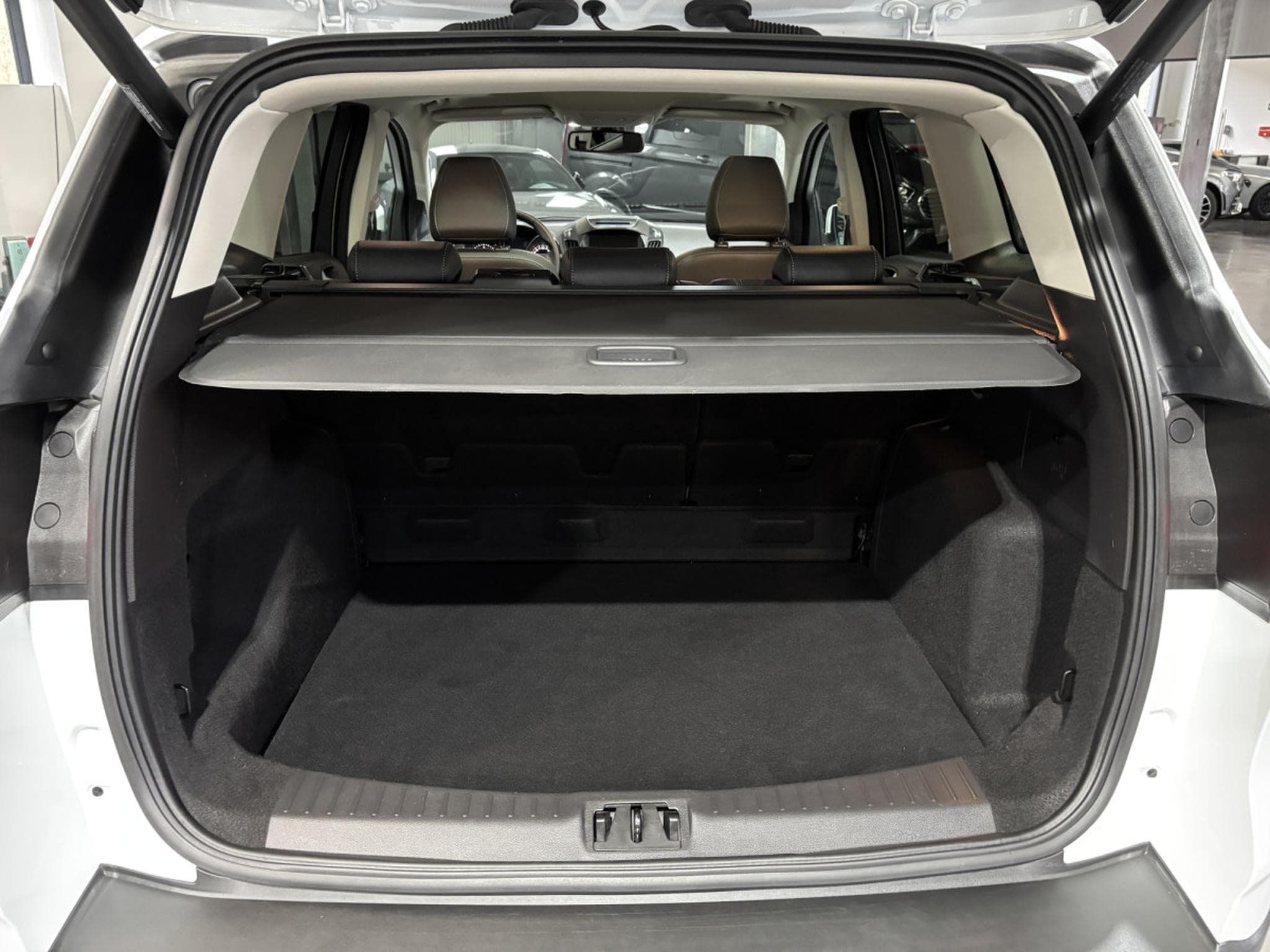 Ford Kuga 2.0 TDCi 150ch Titanium 2WD (2018) - Photo 13