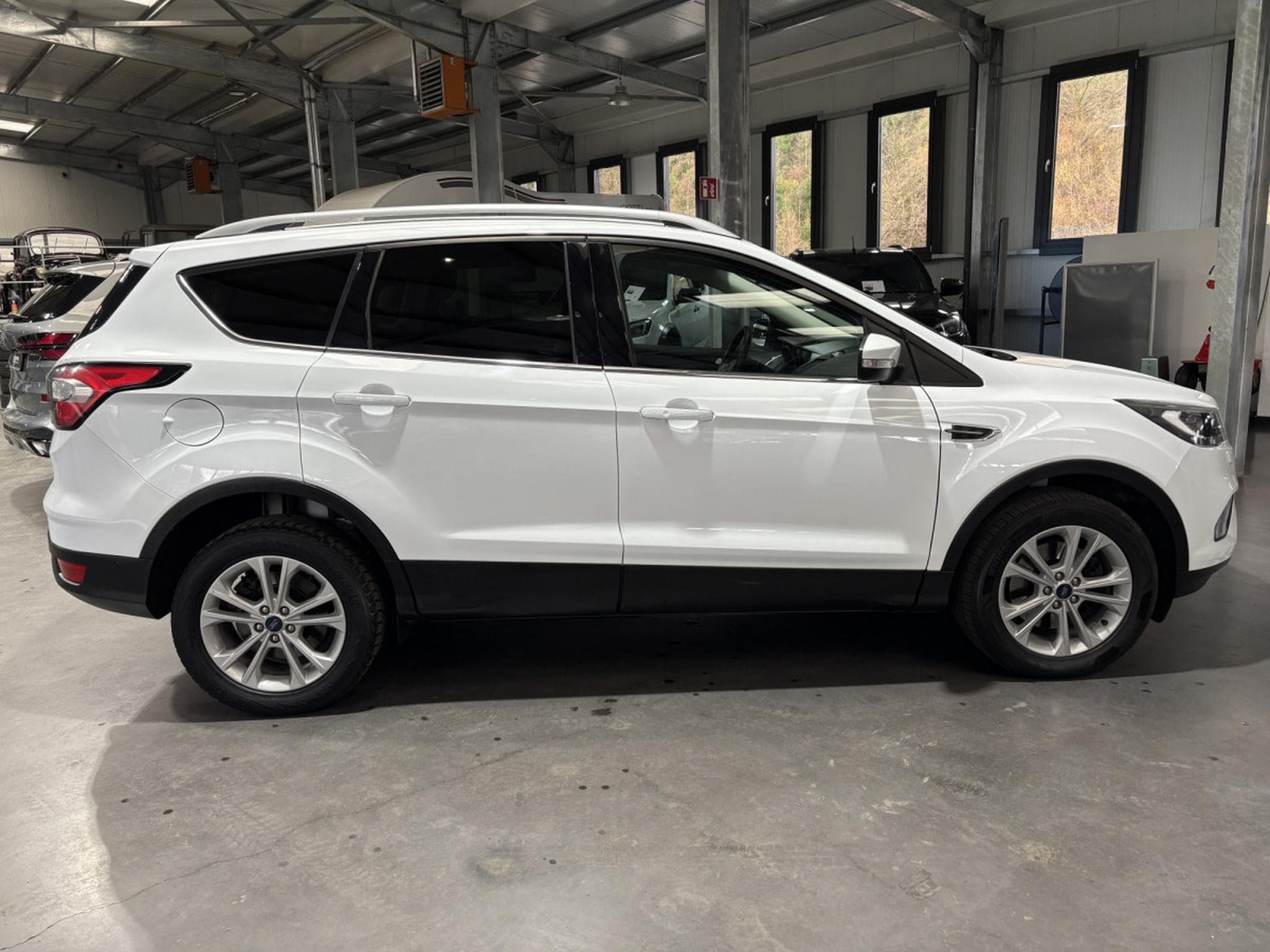 Ford Kuga 2.0 TDCi 150ch Titanium 2WD (2018) - Photo 2
