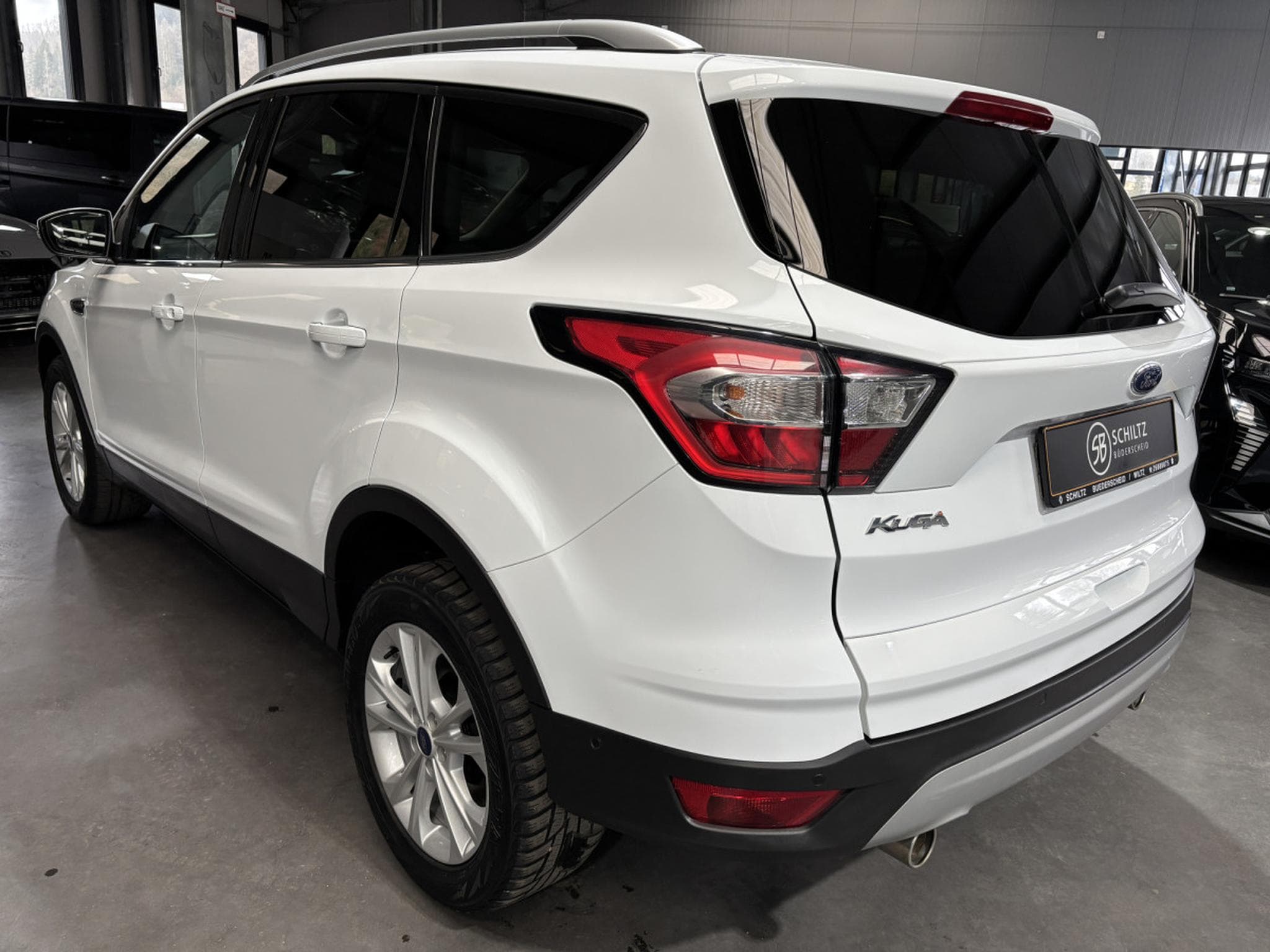 Ford Kuga 2.0 TDCi 150ch Titanium 2WD (2018) - Photo 5