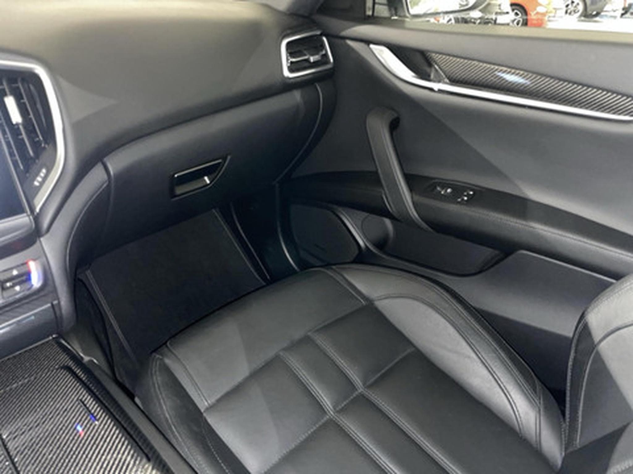 Maserati Ghibli 3.0 Aut. Limousine (2019) - Photo 9