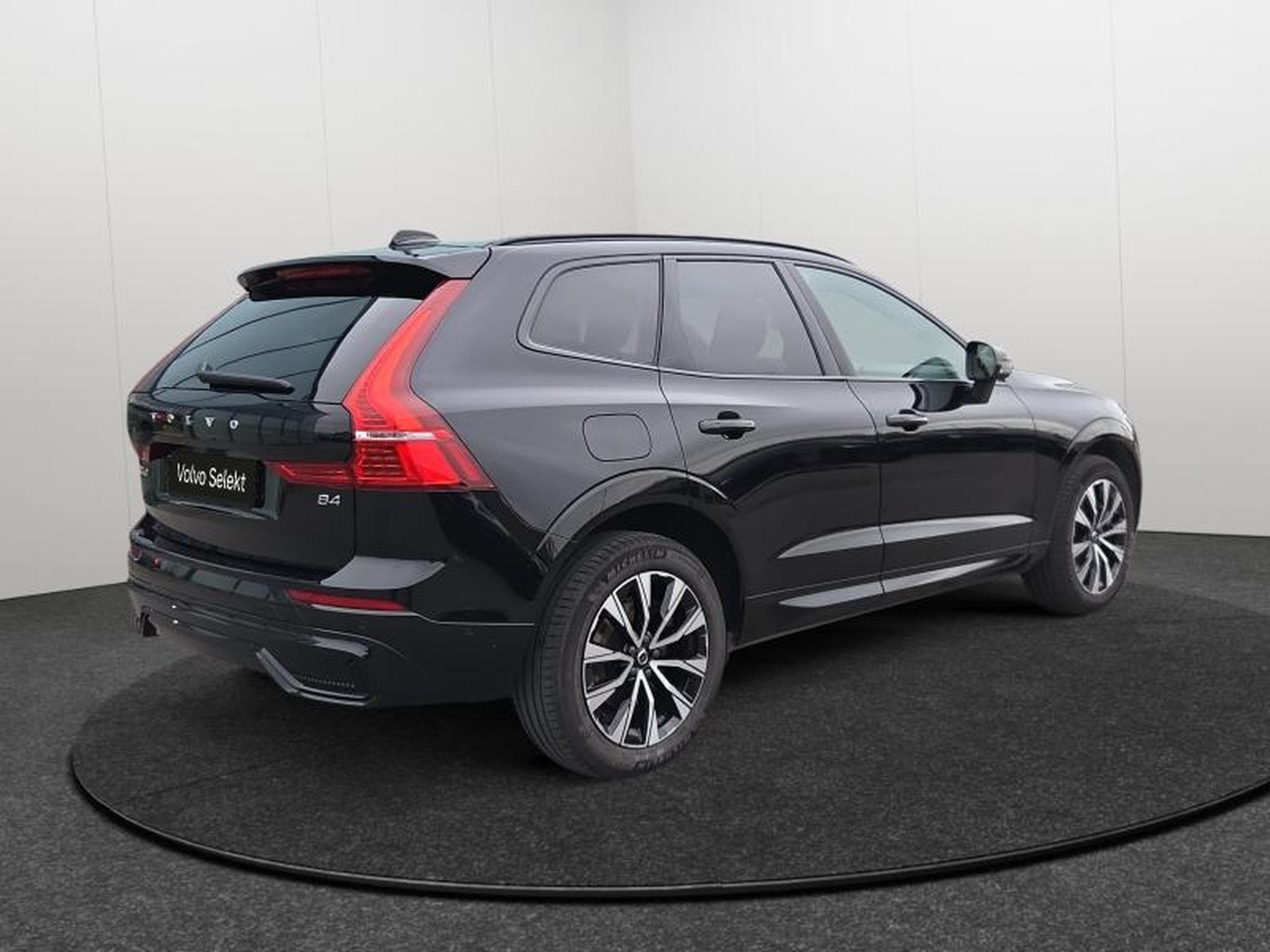 Volvo XC60 B4 Plus Dark / Essence (2022) - Photo 2