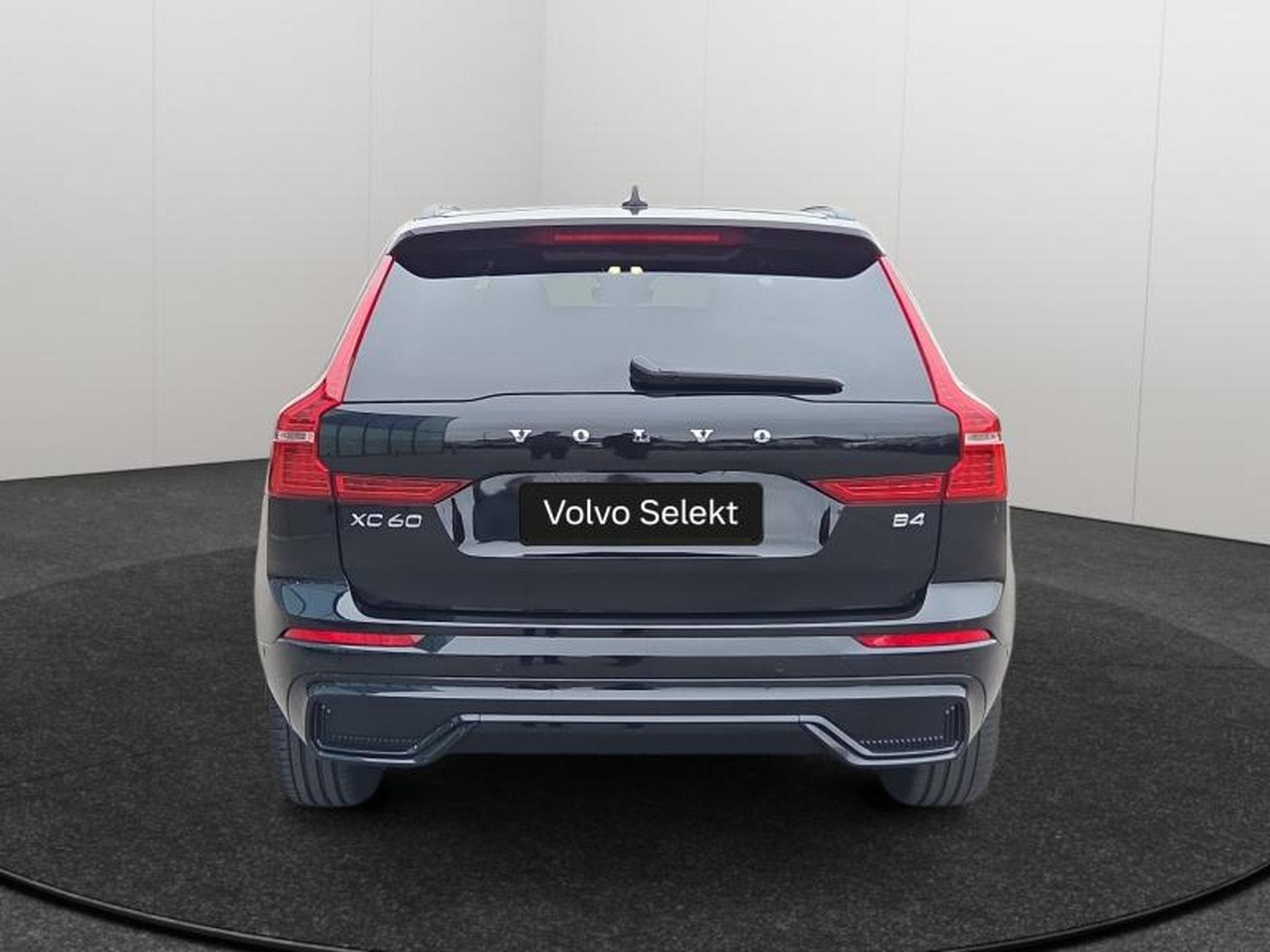 Volvo XC60 B4 Plus Dark / Essence (2022) - Photo 6