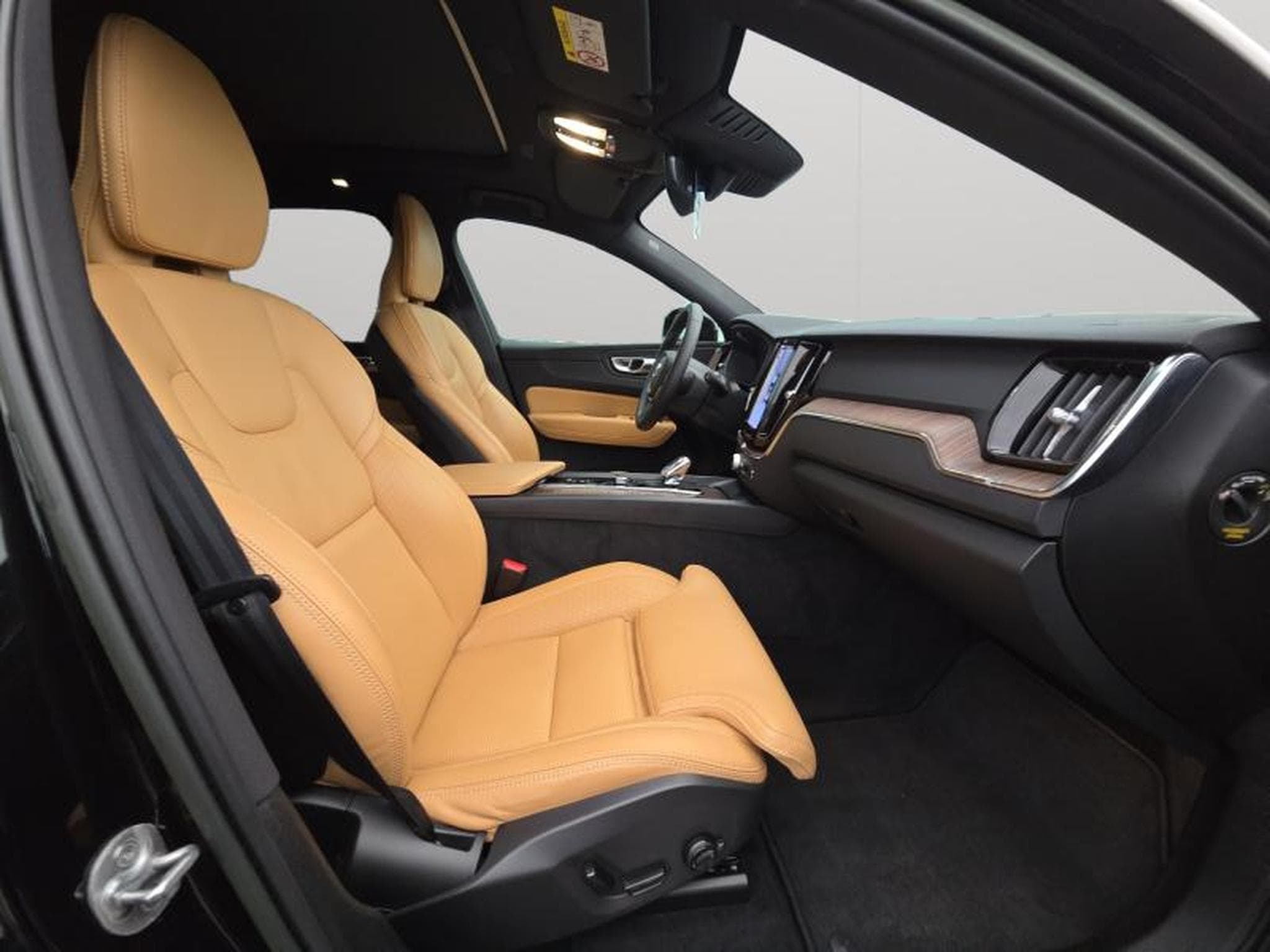 Volvo XC60 B4 Plus Dark / Essence (2022) - Photo 15
