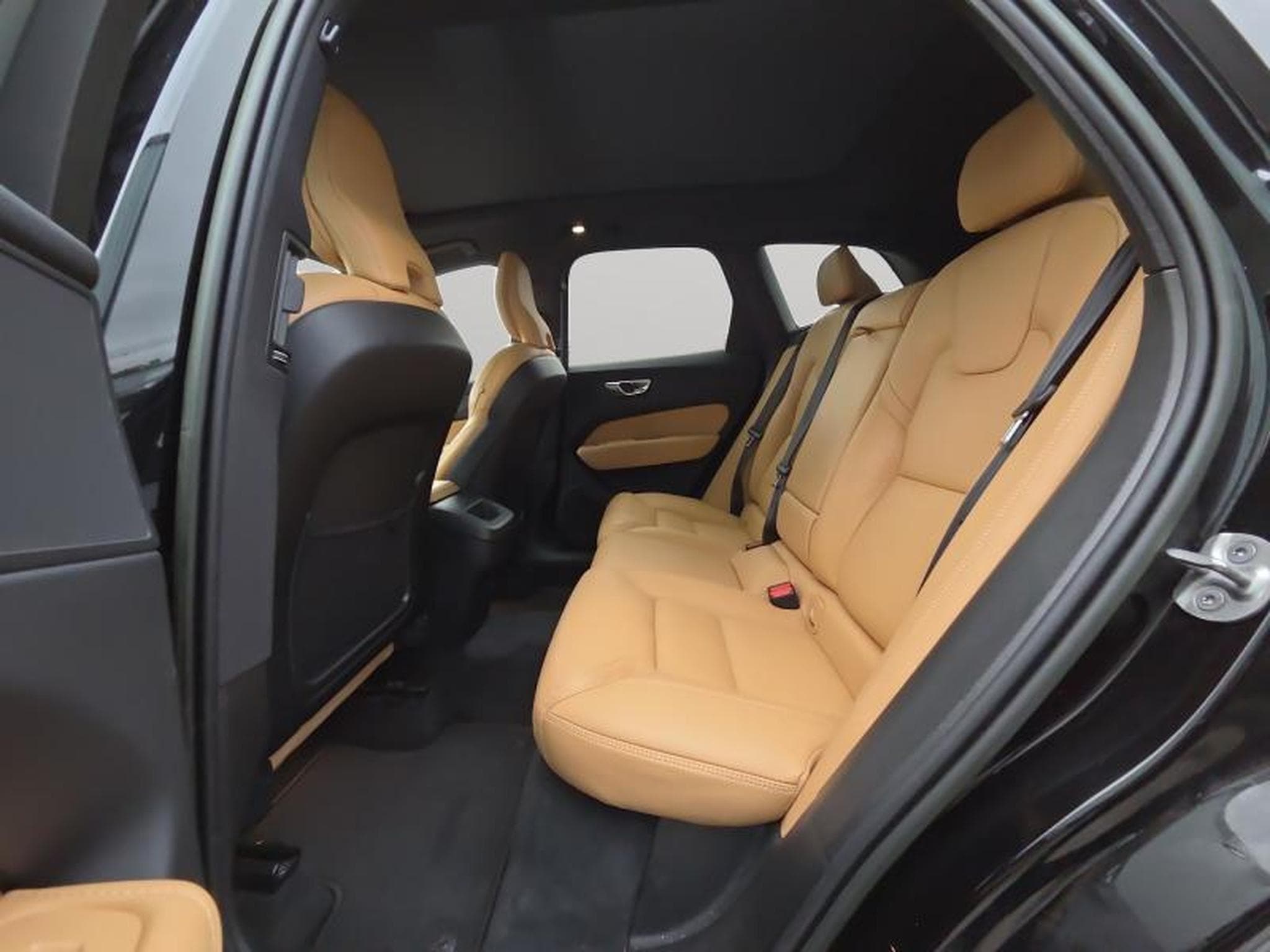 Volvo XC60 B4 Plus Dark / Essence (2022) - Photo 13