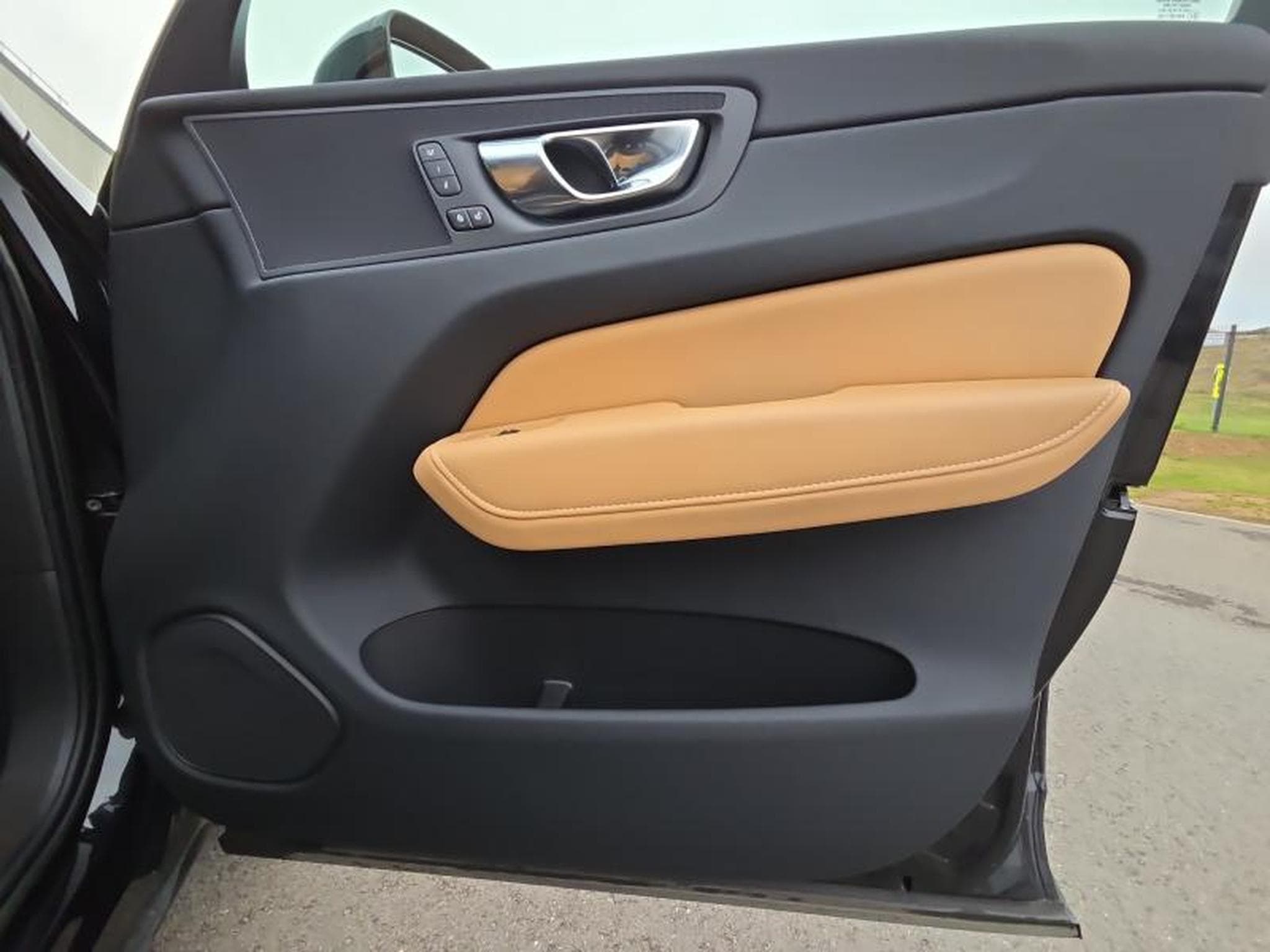 Volvo XC60 B4 Plus Dark / Essence (2022) - Photo 21
