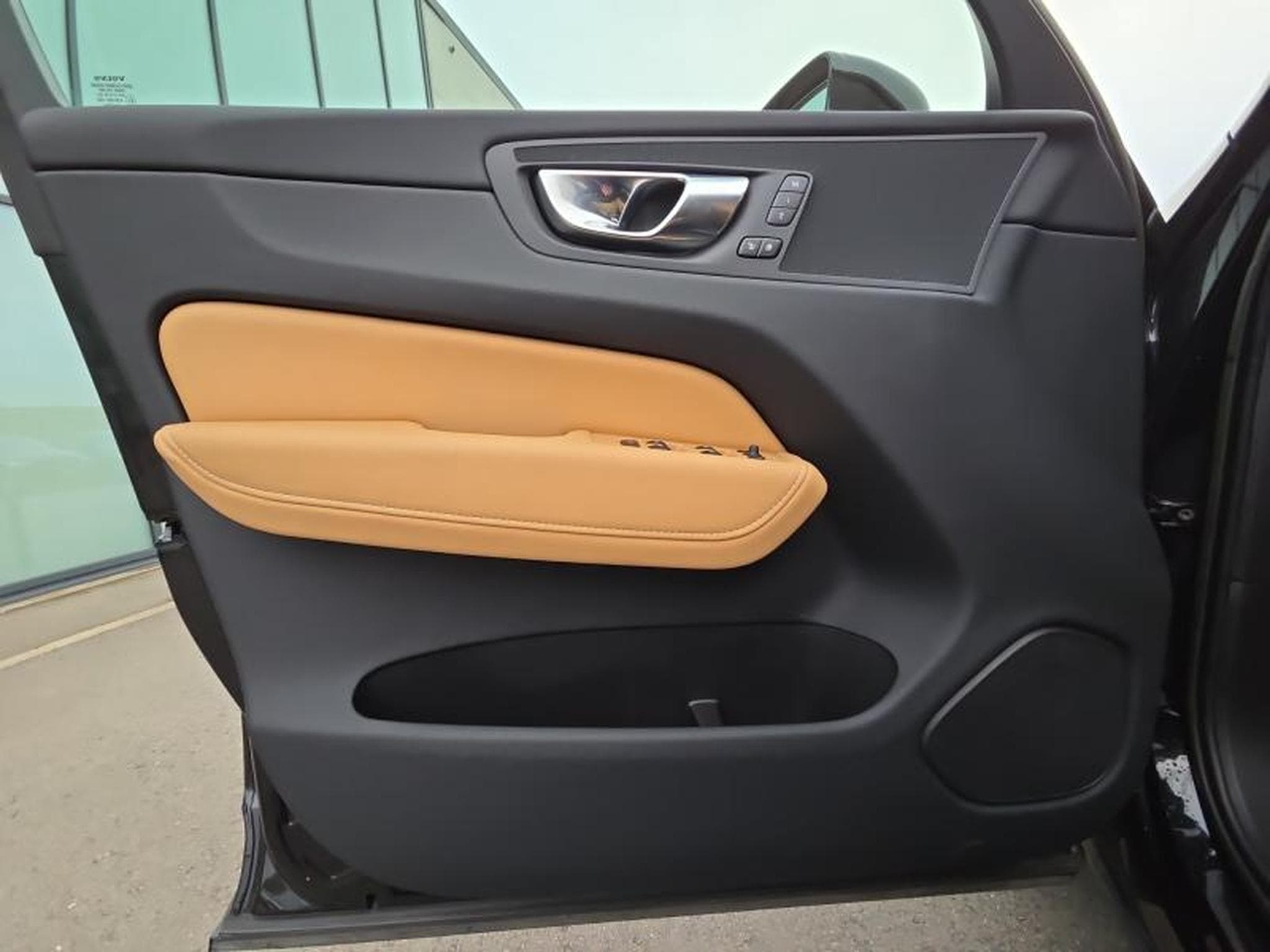 Volvo XC60 B4 Plus Dark / Essence (2022) - Photo 20