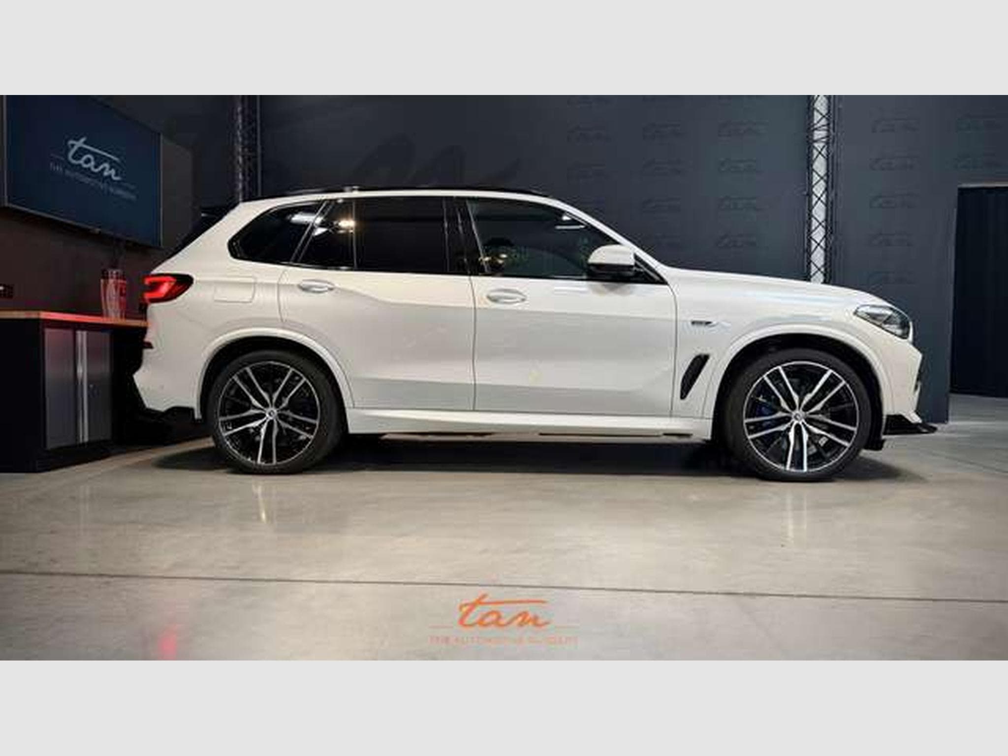 BMW X5 45e xDrive 3.0AS Pack M Sport Full Options + attache remorqu (2023) - Photo 4