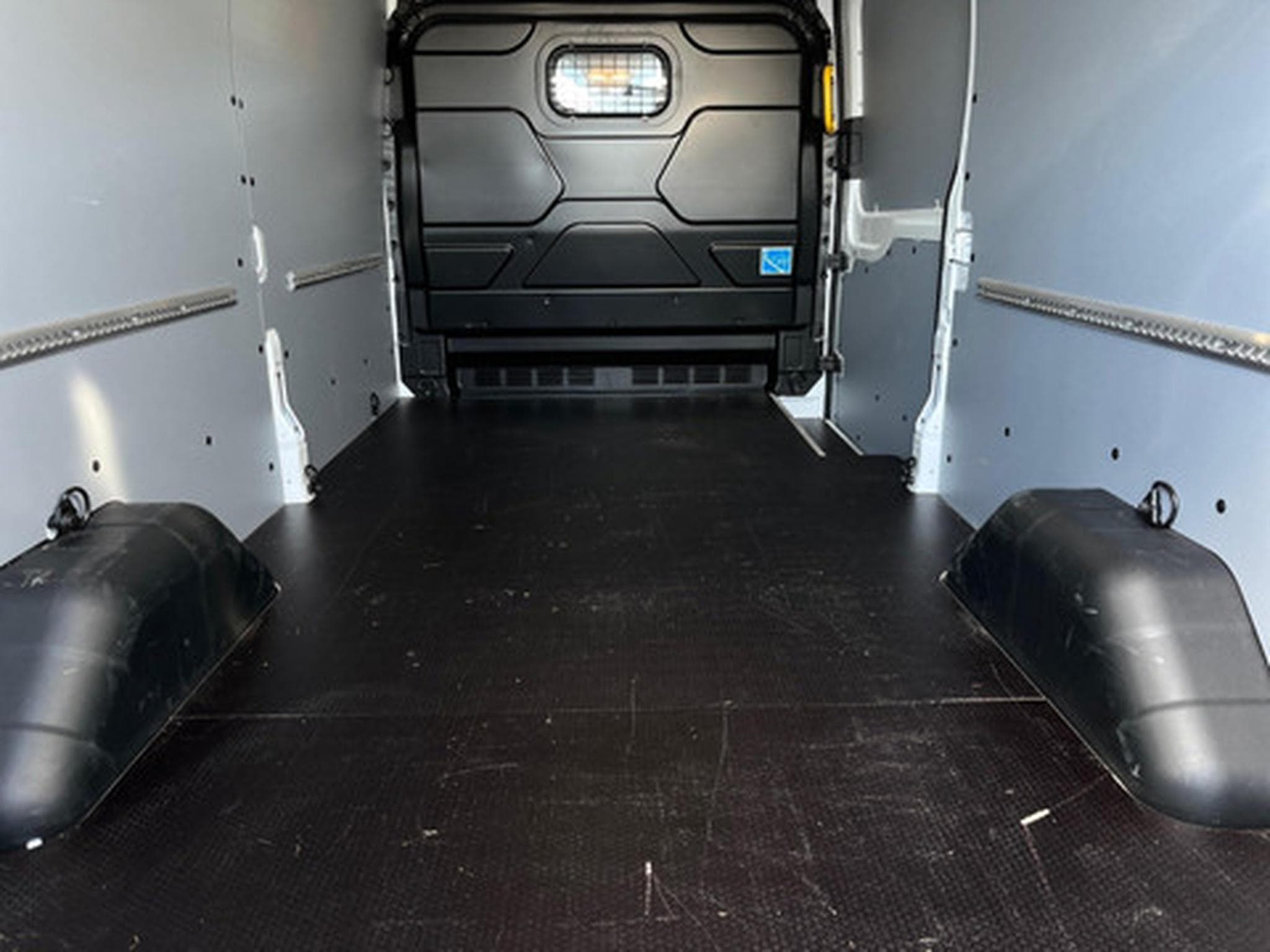 Ford E-Transit Trend (2024) - Photo 10