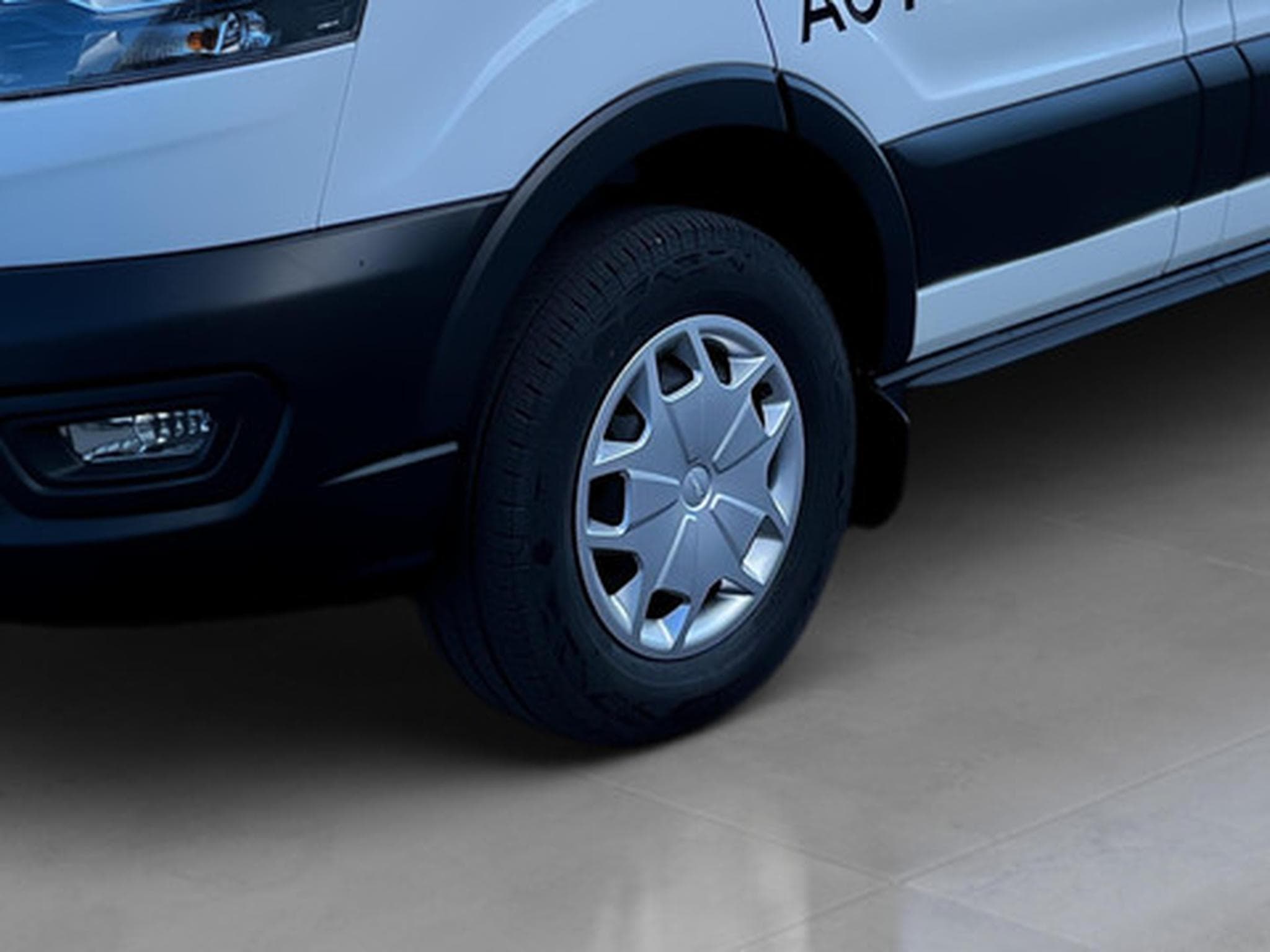 Ford E-Transit Trend (2024) - Photo 18