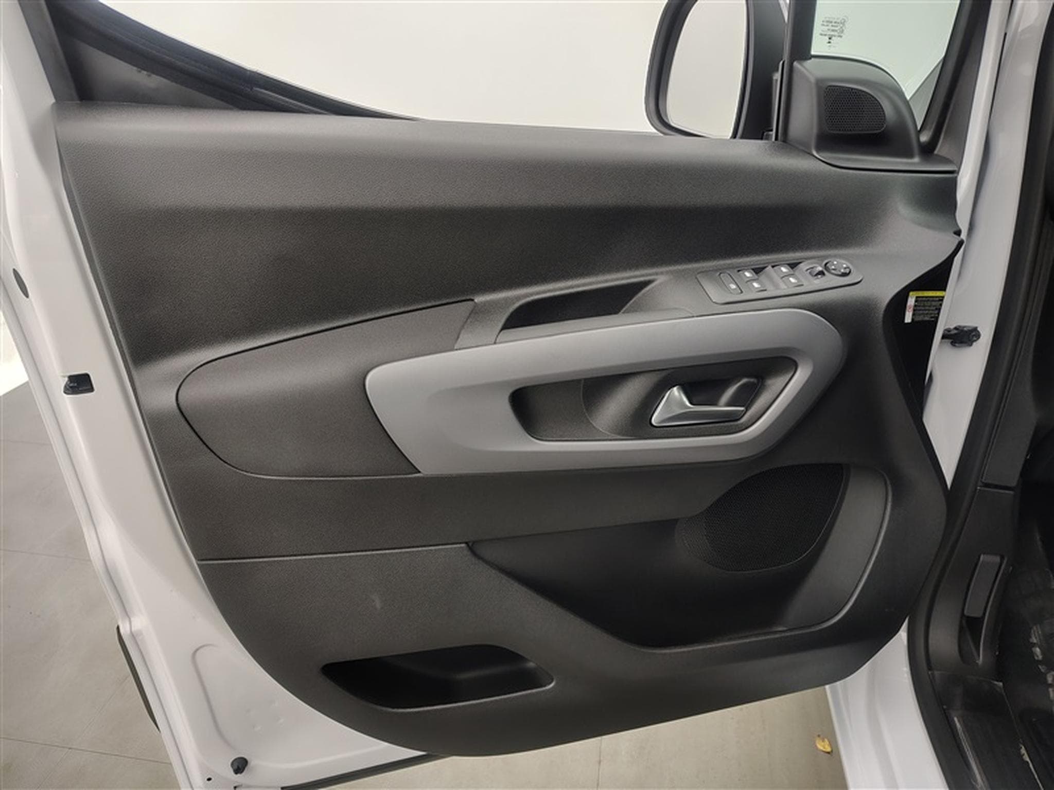 Citroen Berlingo 1.5 HDi Multispace CARPLAY / FULL LED / CAMERA / JA 16" (2026) - Photo 16