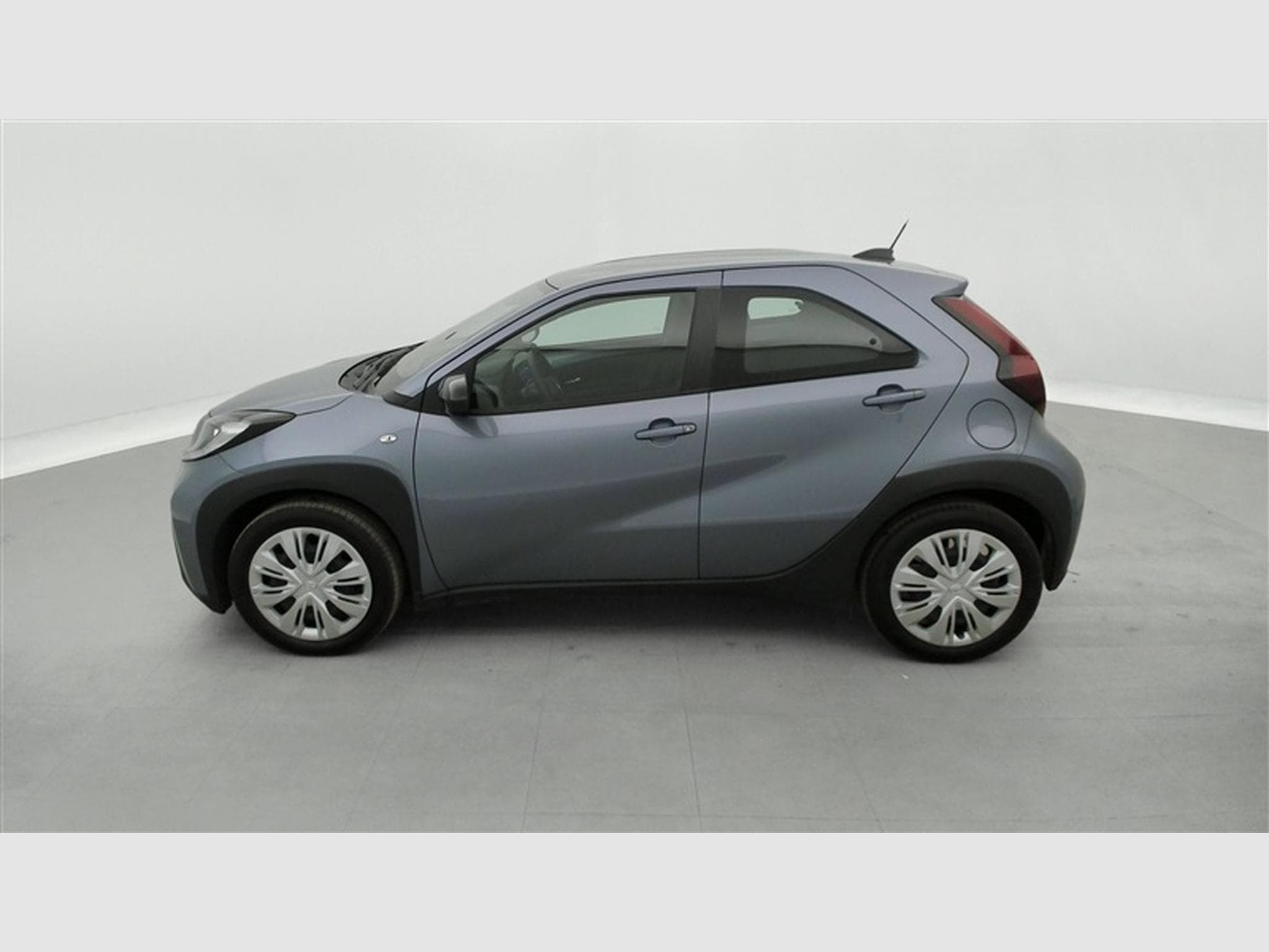 Toyota Aygo 1.0i CVT OLAY HD Clim/ CarPlay / Céméra / ... (2025) - Photo 3