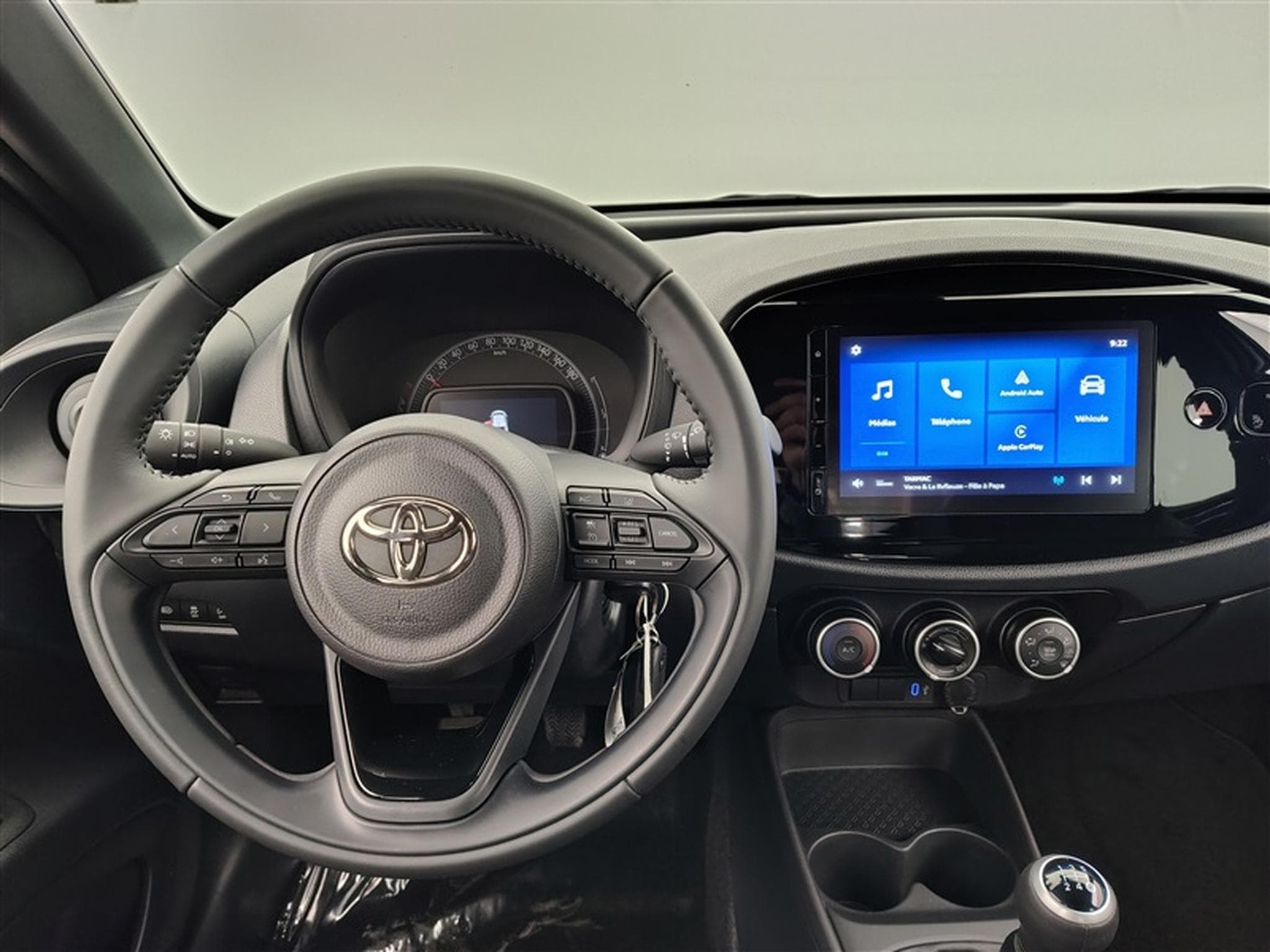 Toyota Aygo 1.0i CVT OLAY HD Clim/ CarPlay / Céméra / ... (2025) - Photo 9