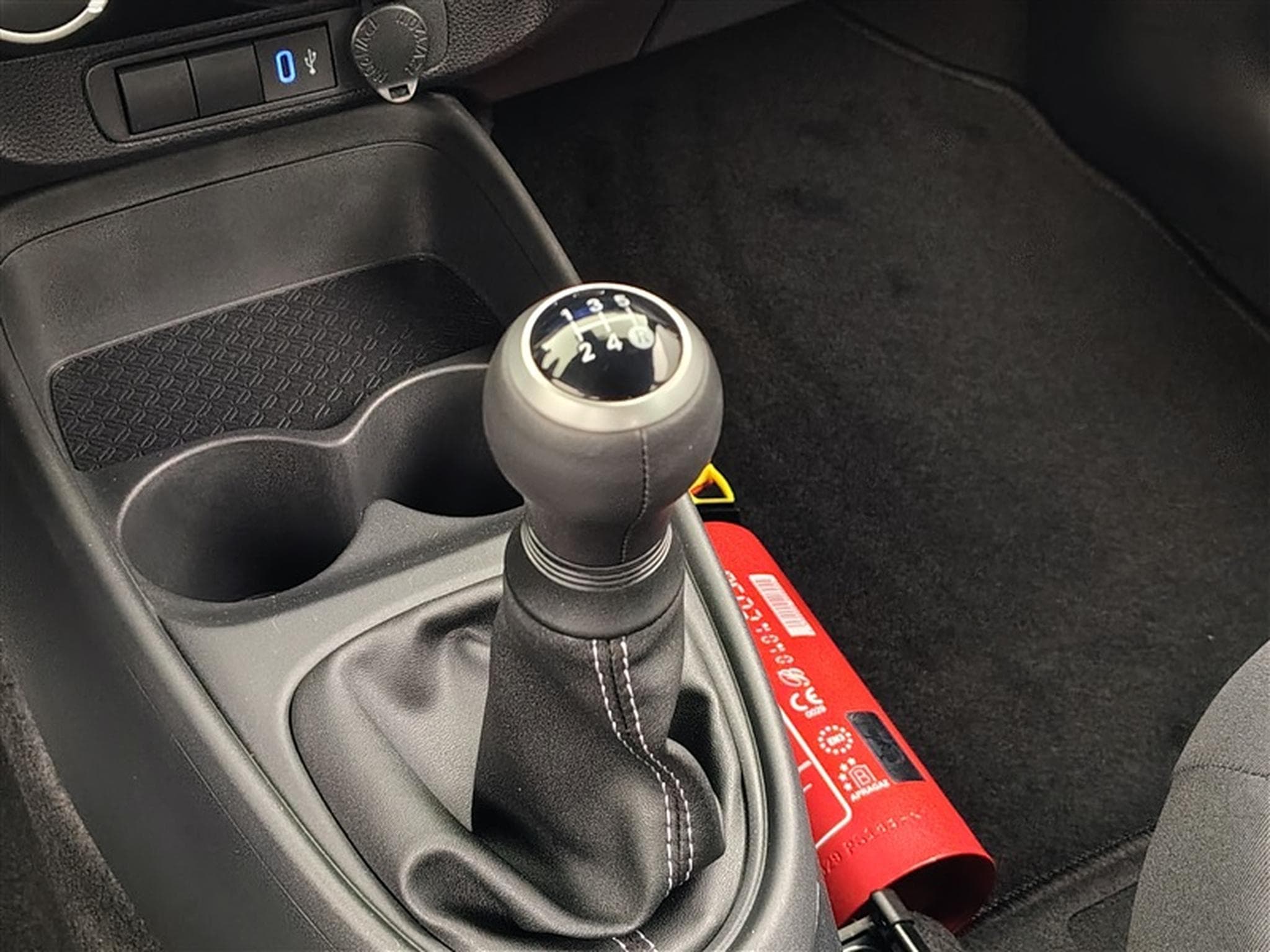 Toyota Aygo 1.0i CVT OLAY HD Clim/ CarPlay / Céméra / ... (2025) - Photo 12