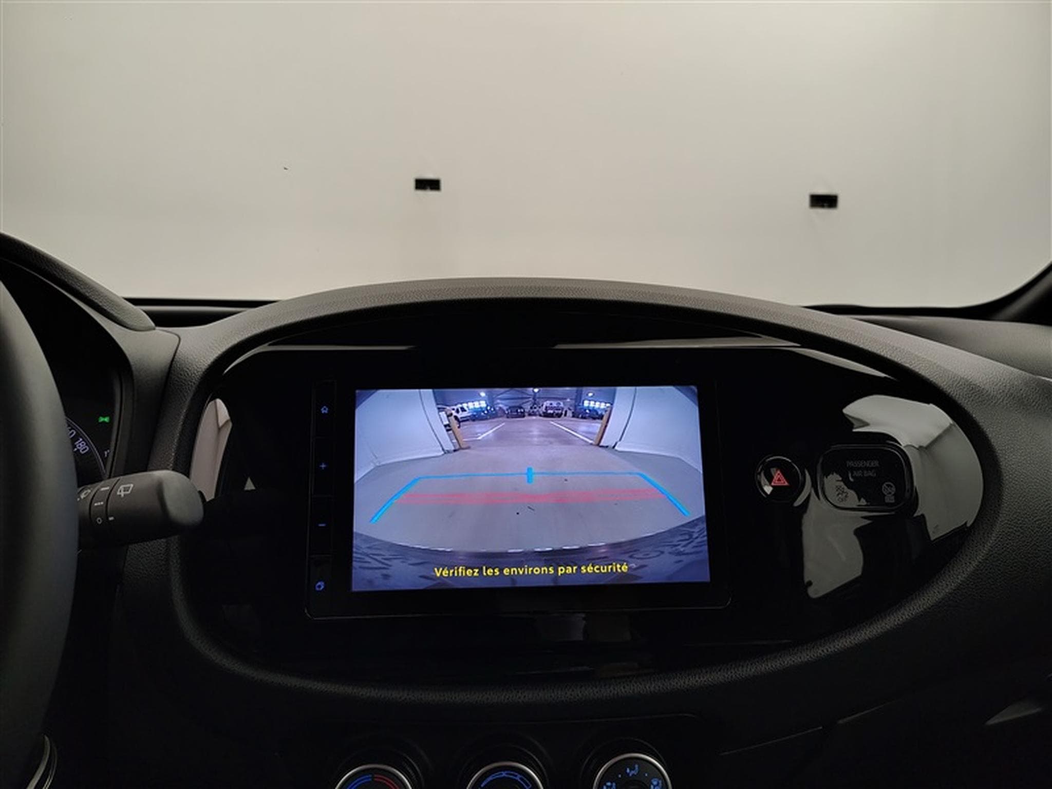 Toyota Aygo 1.0i CVT OLAY HD Clim/ CarPlay / Céméra / ... (2025) - Photo 18