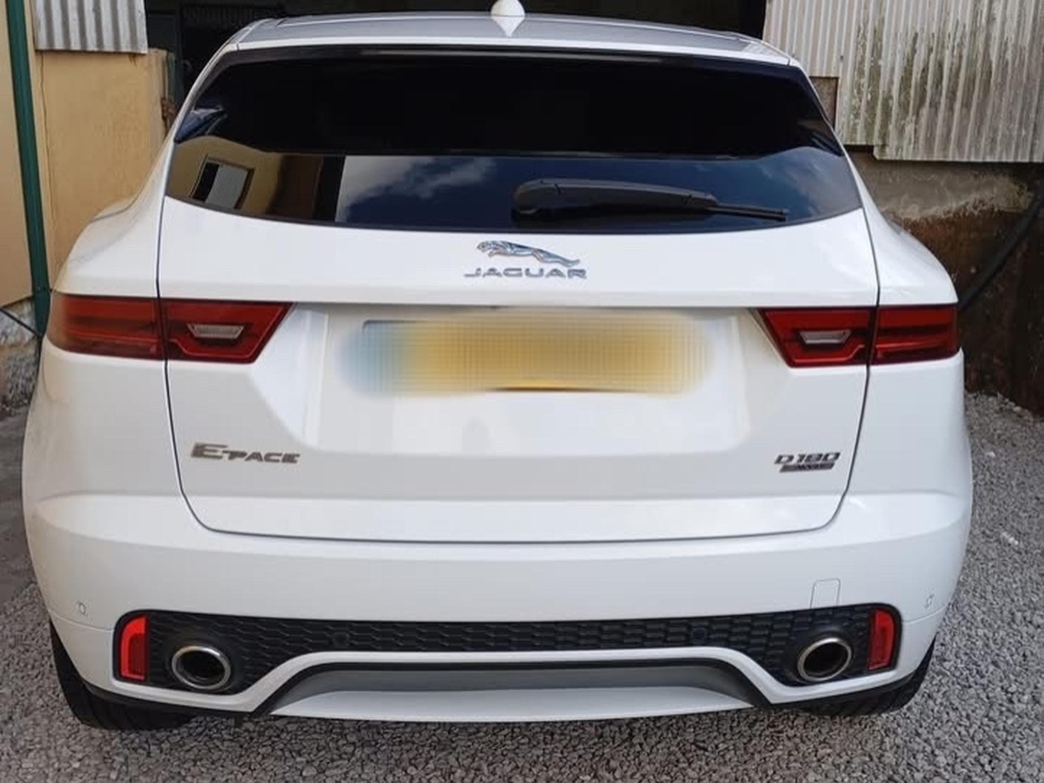 Jaguar E-Pace R-Dynamic 180cv (2019) - Photo 3