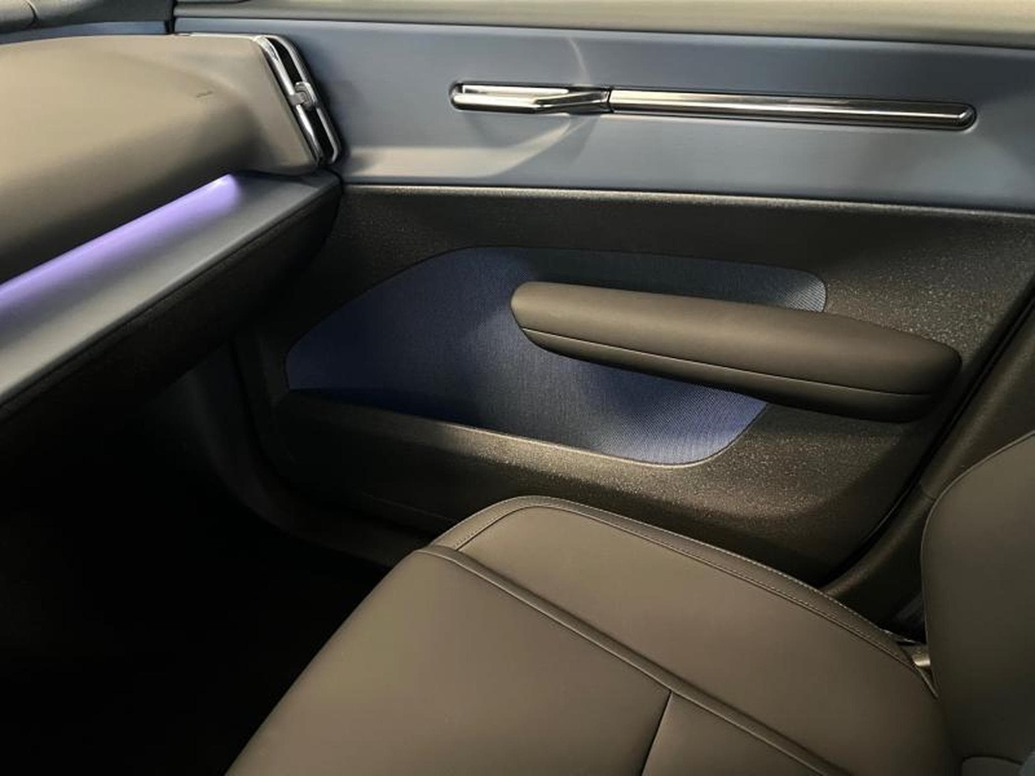 Volvo EX30 Twin motor performance avec kit HEICO (2025) - Photo 10