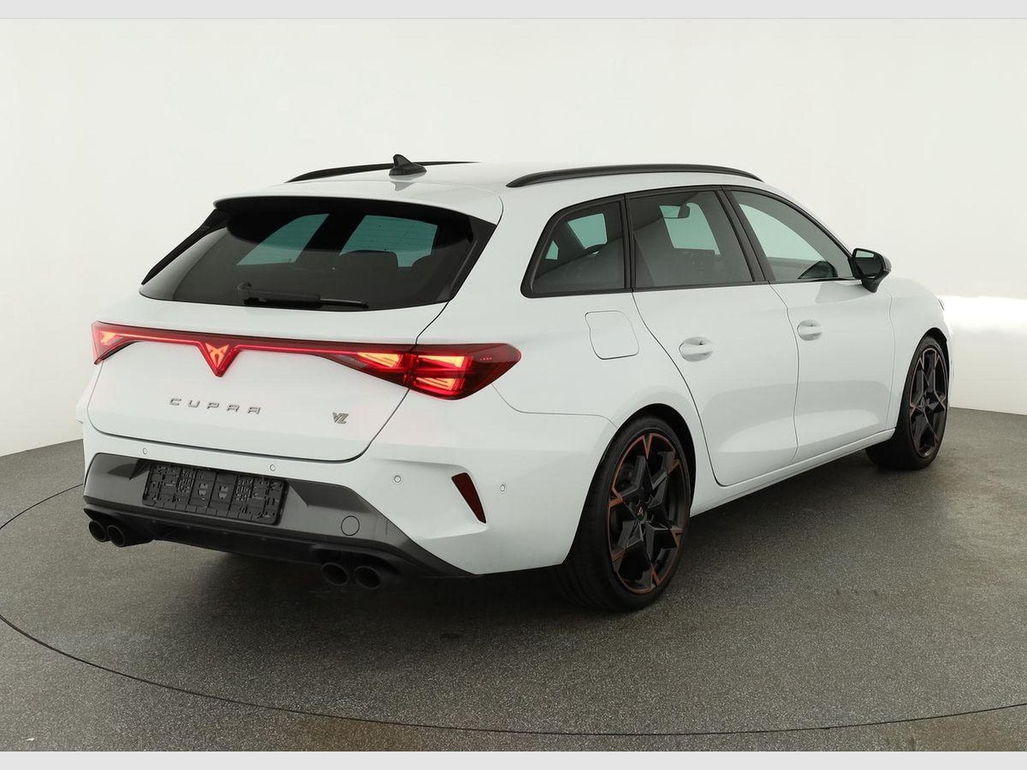 Cupra Leon 2.0 TSI 245 kW 4Drive VZ (2025) - Photo 2