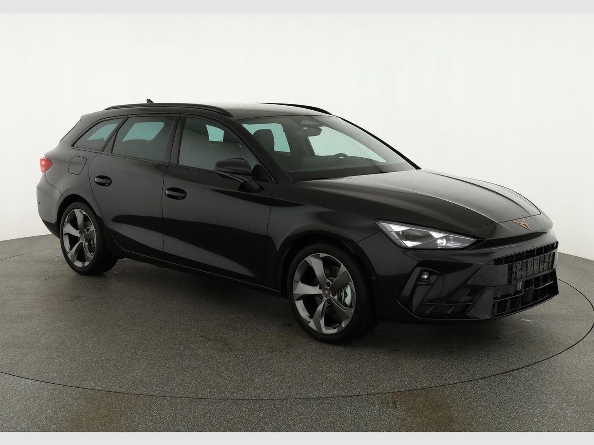 Cupra Leon 2.0 TSI 150 kW 4Drive (2026) - Photo 1