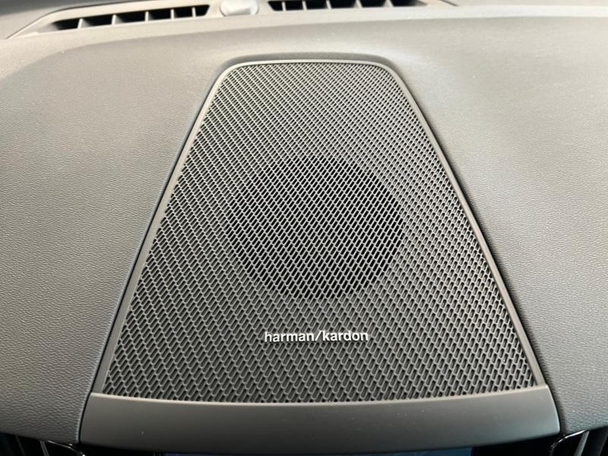 Volvo XC60 Plus Dark (2023) - Photo 12