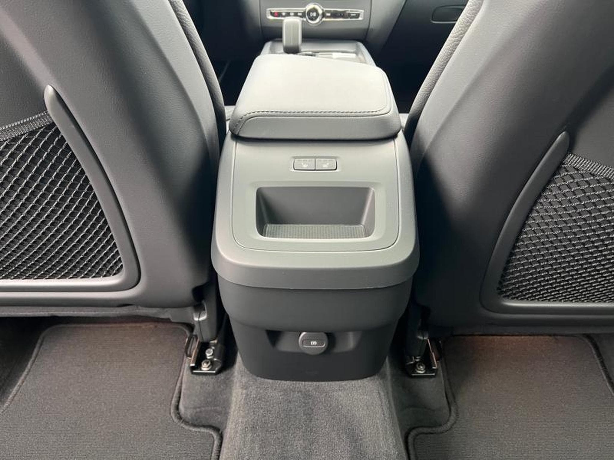 Volvo XC60 Plus Dark (2023) - Photo 17