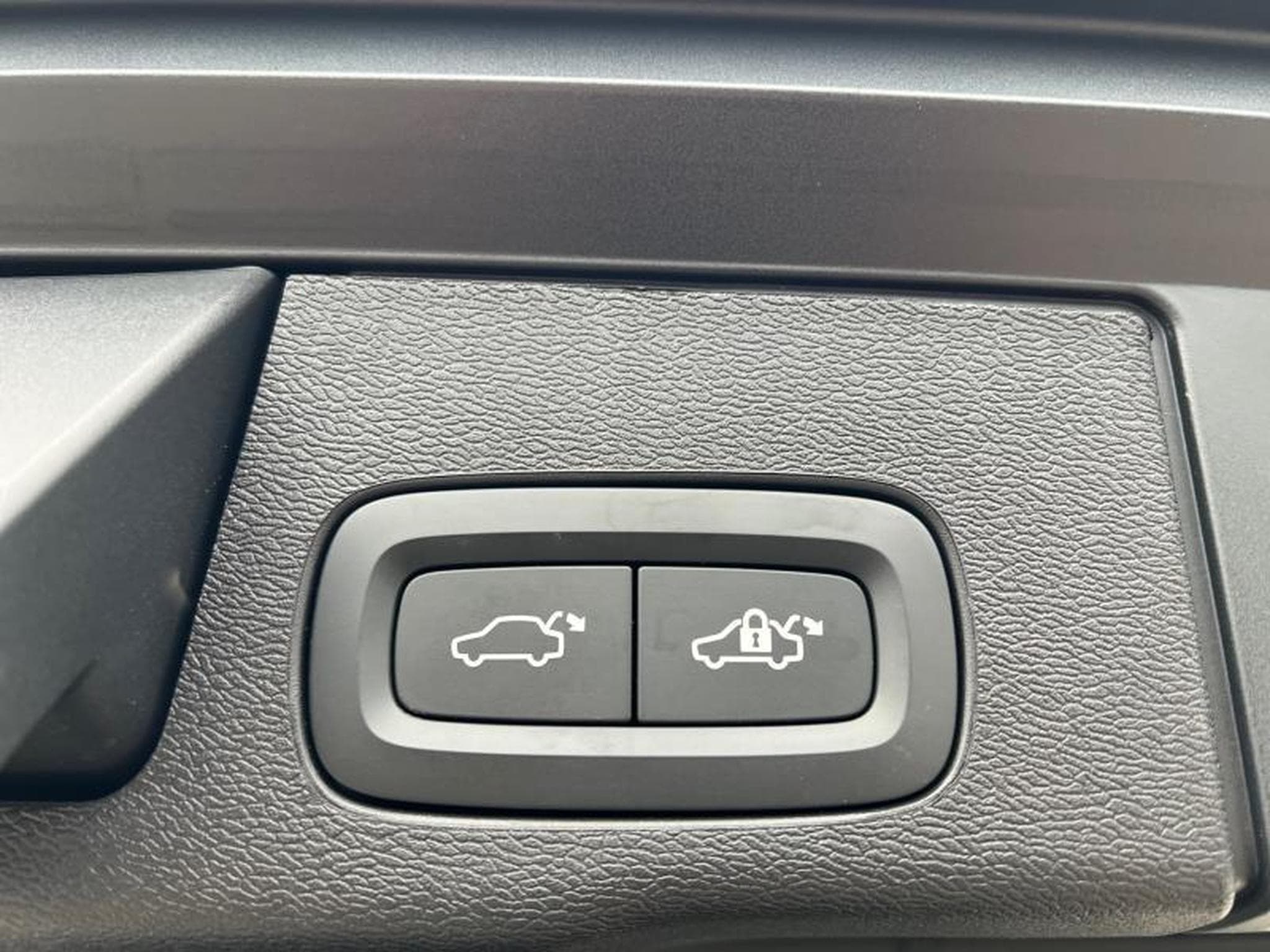 Volvo XC60 Plus Dark (2023) - Photo 19