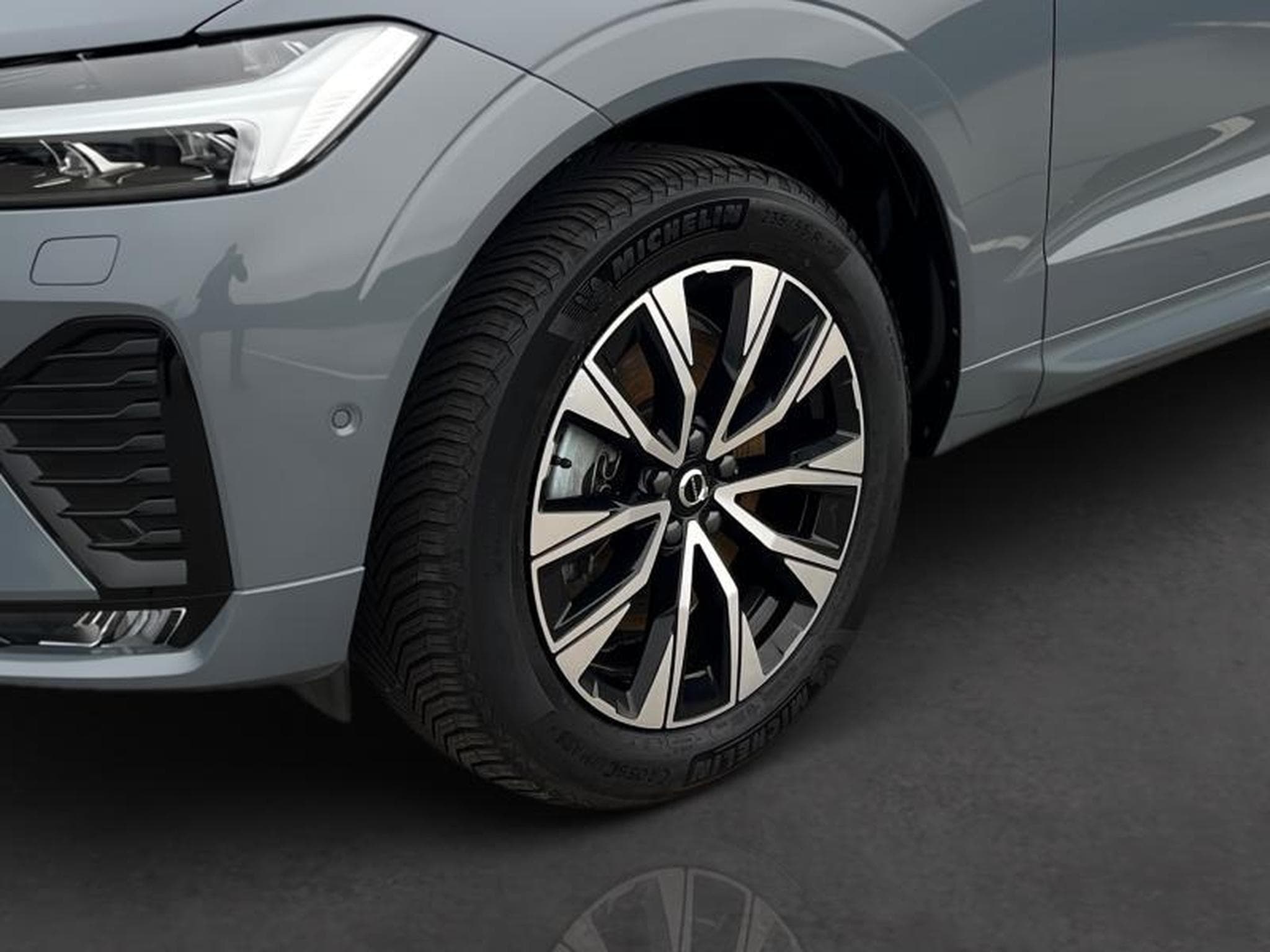 Volvo XC60 Plus Dark (2023) - Photo 6