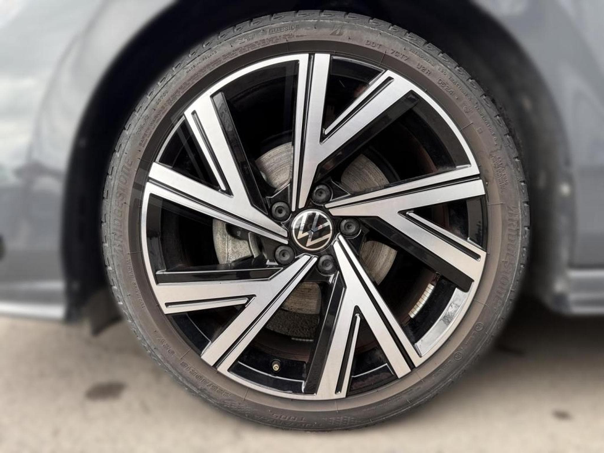 VW Golf -30% VIII 1.5 eTSI R-Line 150Ch (2024) - Photo 9