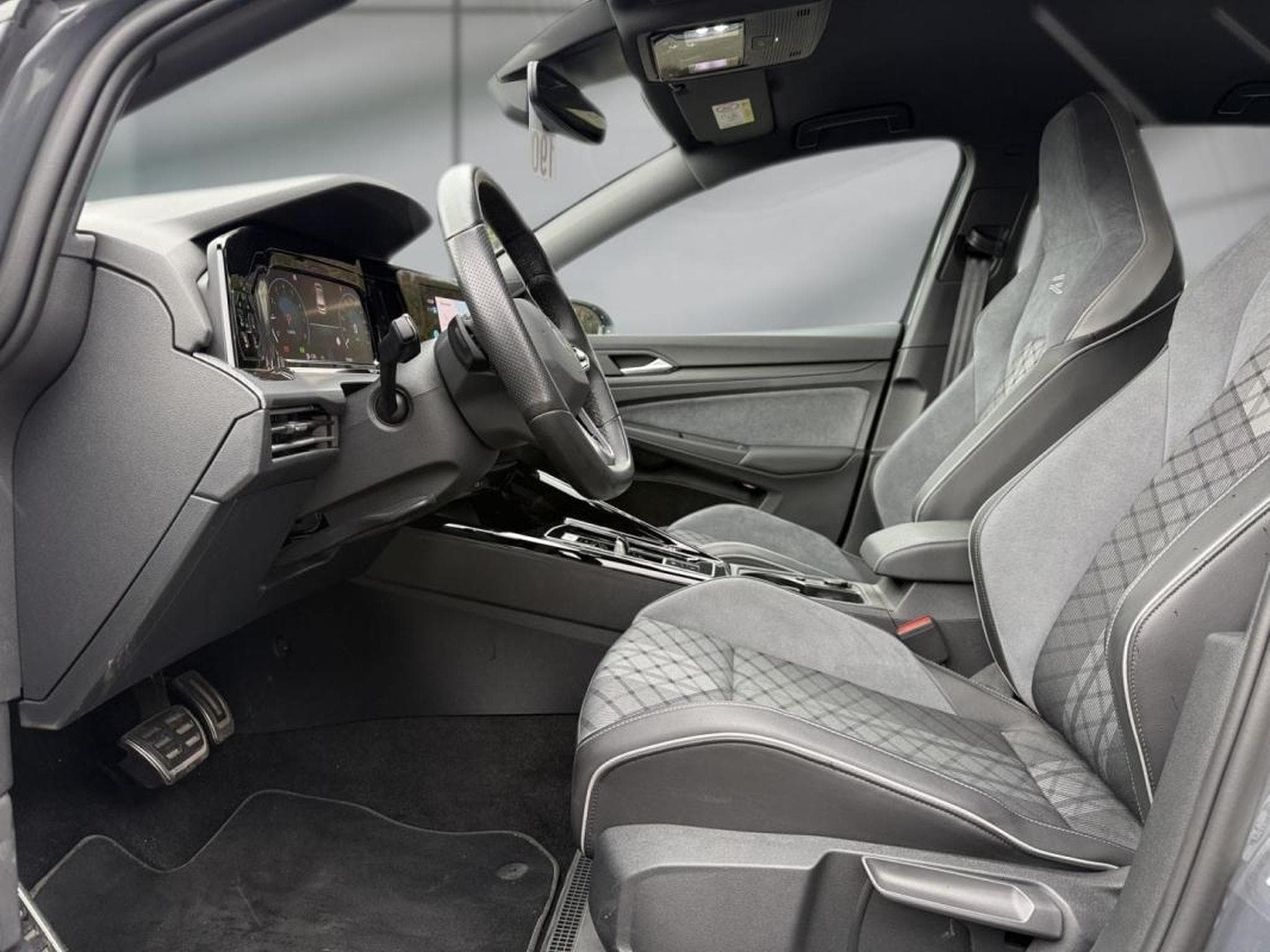 VW Golf -30% VIII 1.5 eTSI R-Line 150Ch (2024) - Photo 11