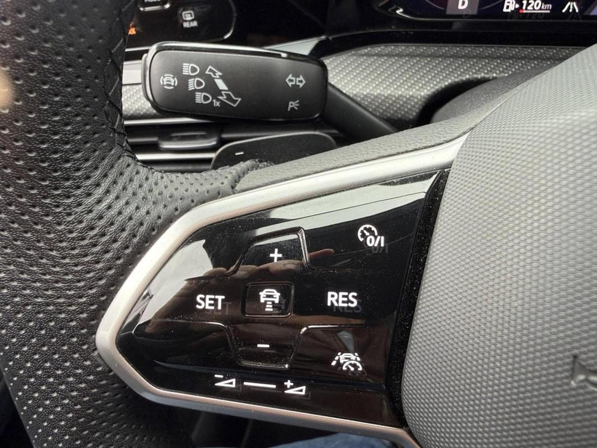 VW Golf -30% VIII 1.5 eTSI R-Line 150Ch (2024) - Photo 19