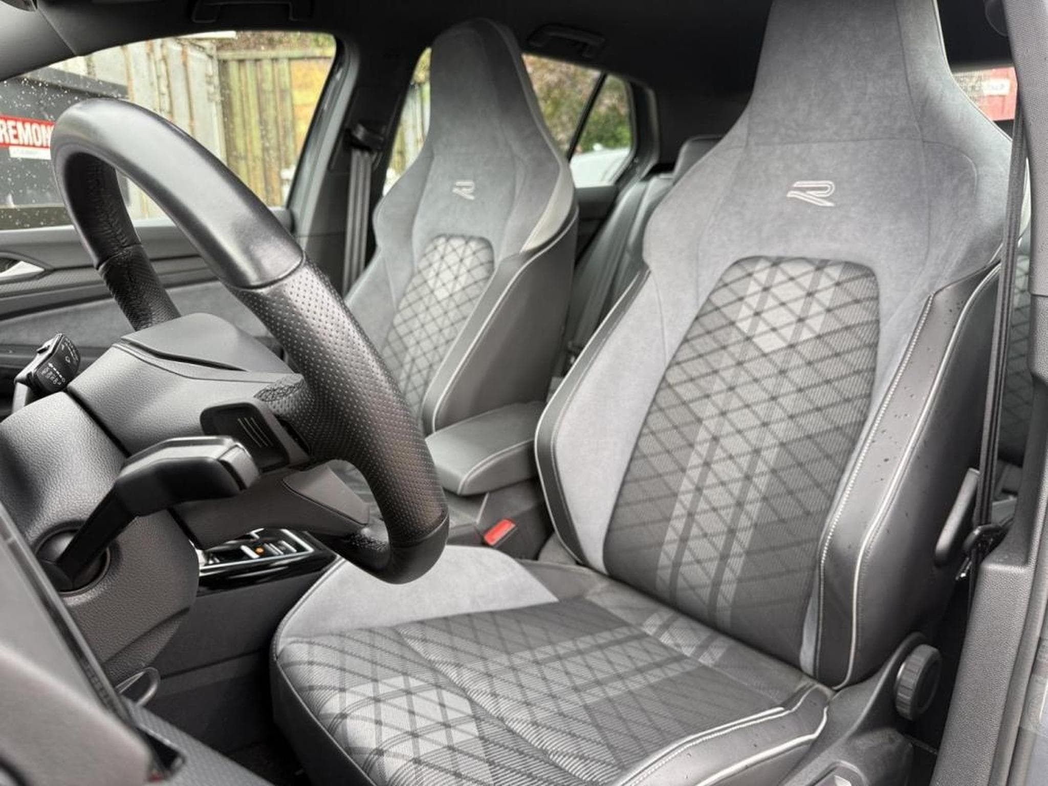 VW Golf -30% VIII 1.5 eTSI R-Line 150Ch (2024) - Photo 17