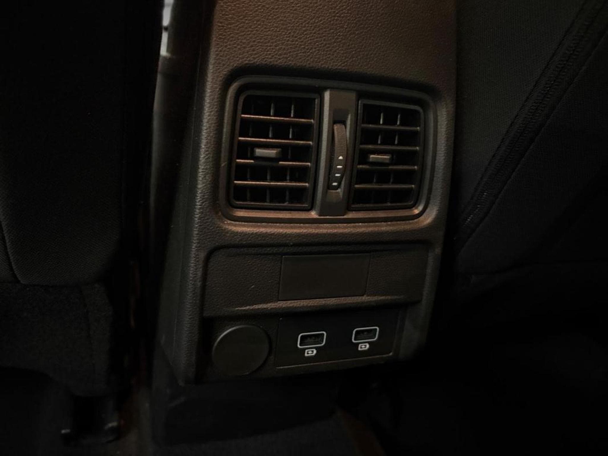 Renault Arkana -26% 1.3 TCe 140ch mild hybrid Evolution EDC -24 (2025) - Photo 10