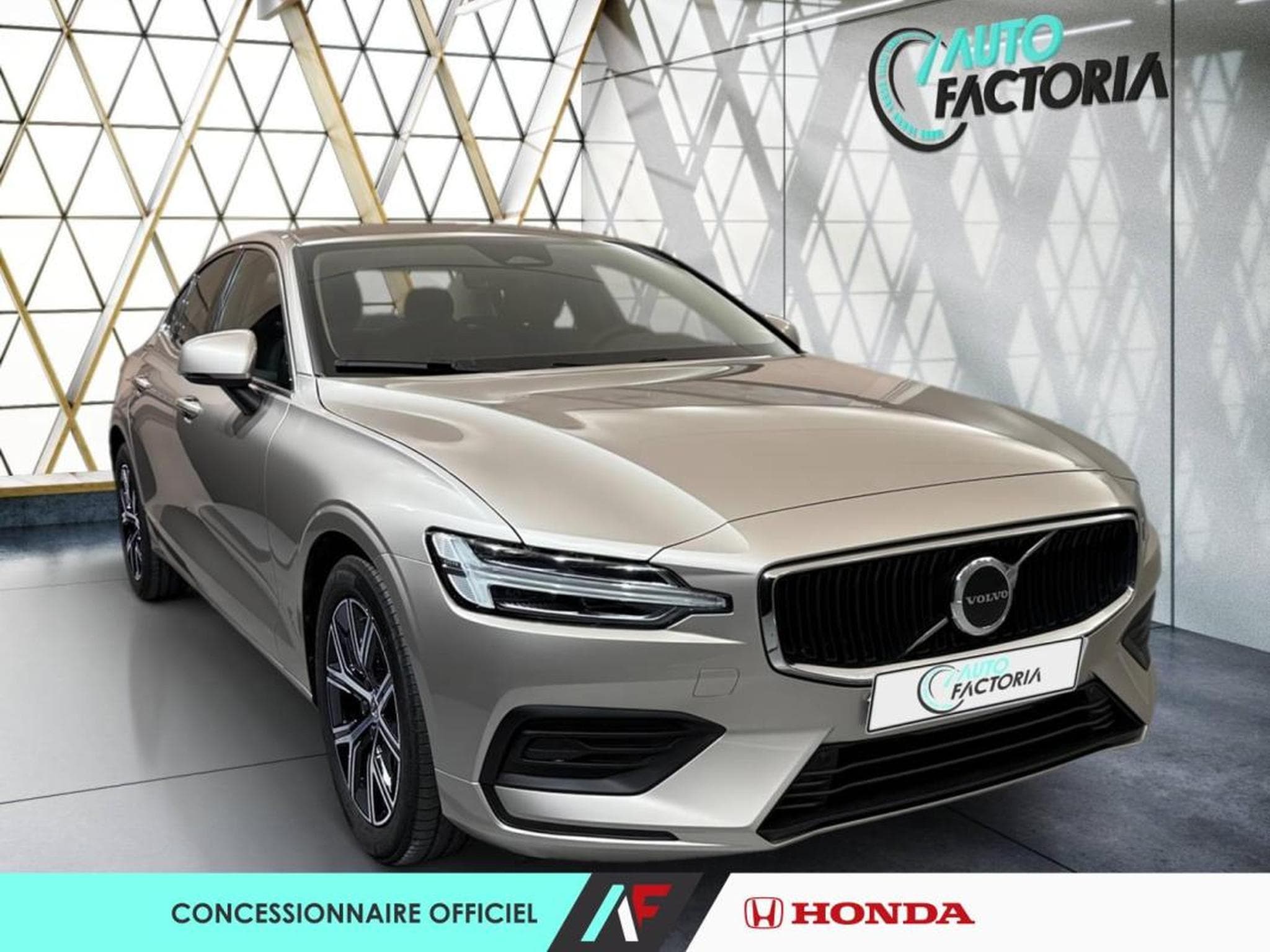 Volvo S60 -49% 2.0 MHEV 197ch Core (2024) - Photo 5