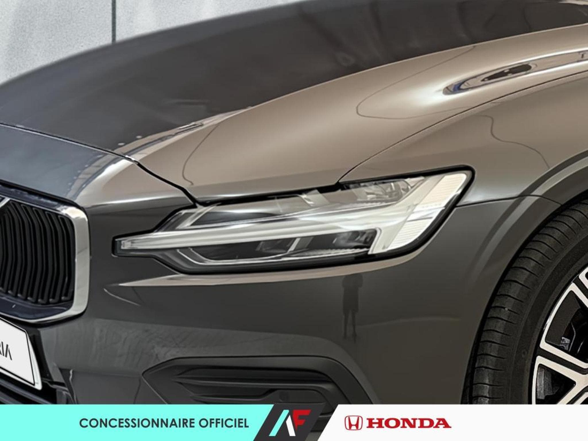 Volvo S60 -49% 2.0 MHEV 197ch Core (2024) - Photo 2