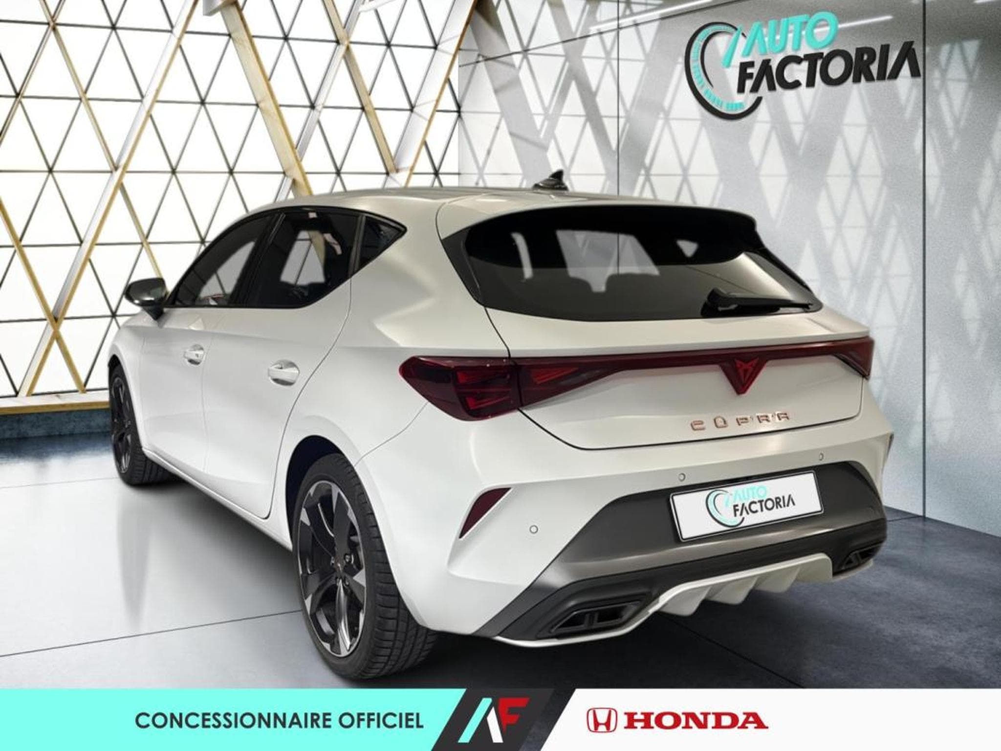 Cupra Leon ST -34% 1.5 eTSI Hybrid 150ch DSG (2025) - Photo 2
