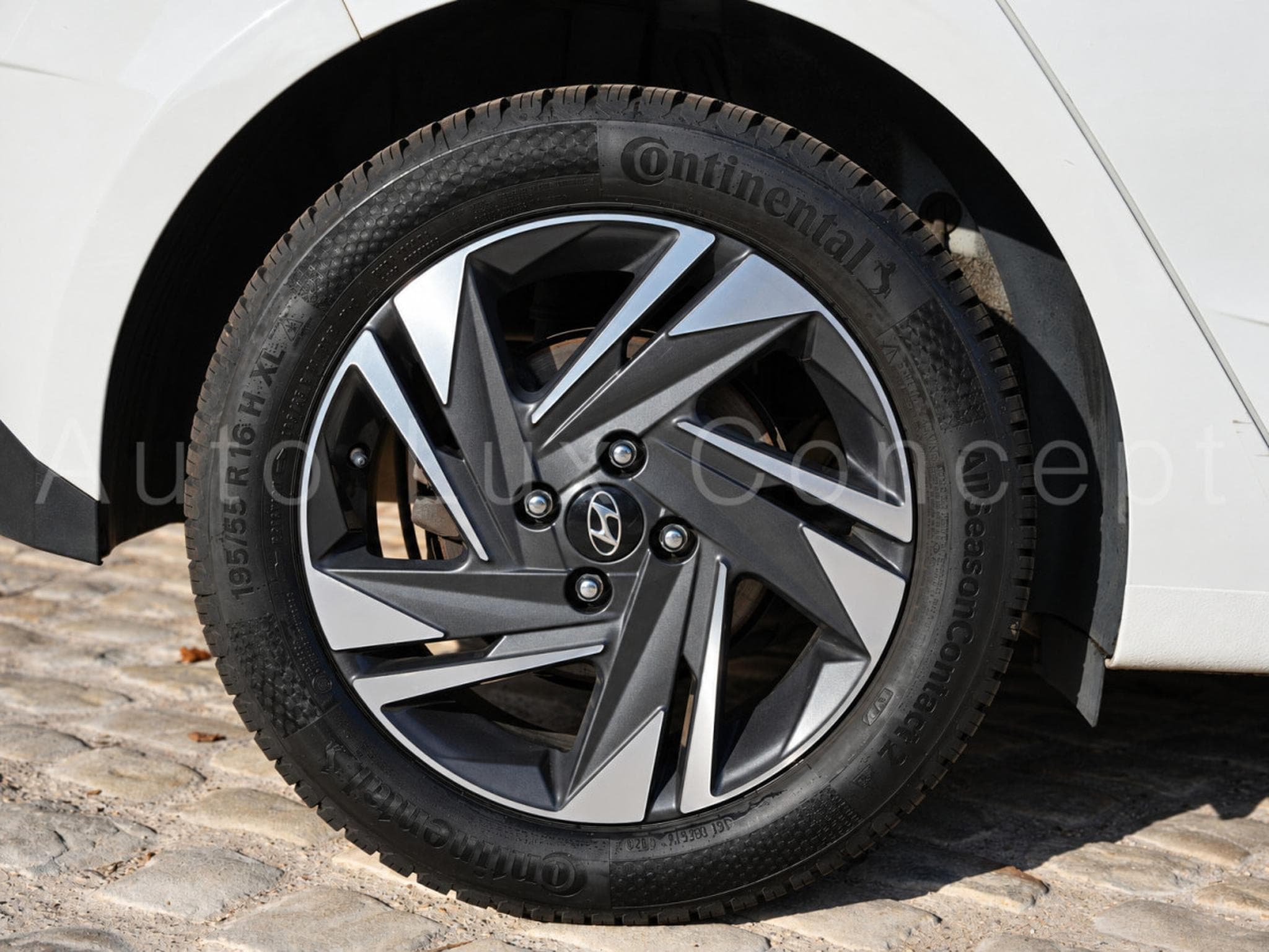 Hyundai i20 1.0 T-GDi 100 48V Hybrid TECHNO 6iMT (2021) - Photo 11
