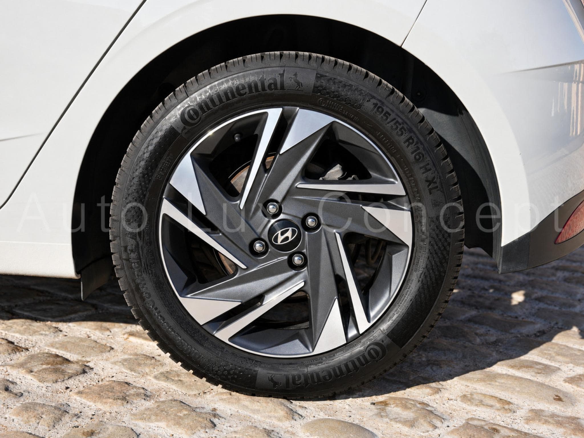 Hyundai i20 1.0 T-GDi 100 48V Hybrid TECHNO 6iMT (2021) - Photo 12