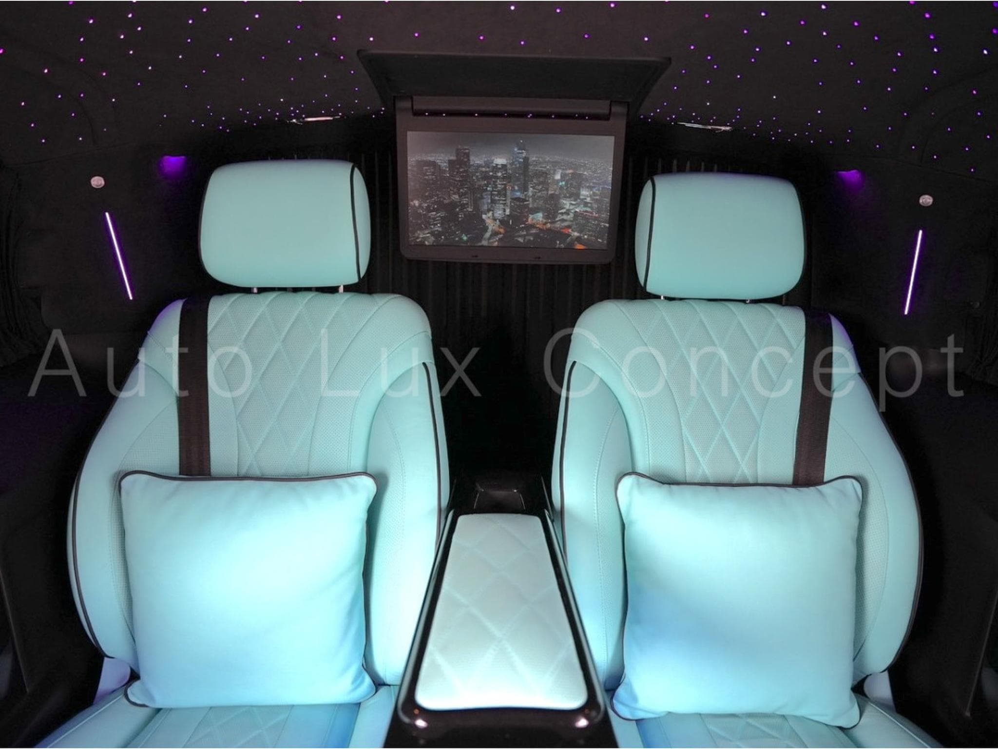 Mercedes V 300 d 4MATIC Extra Long AMG Line Rovelver VIP Van (2022) - Photo 26