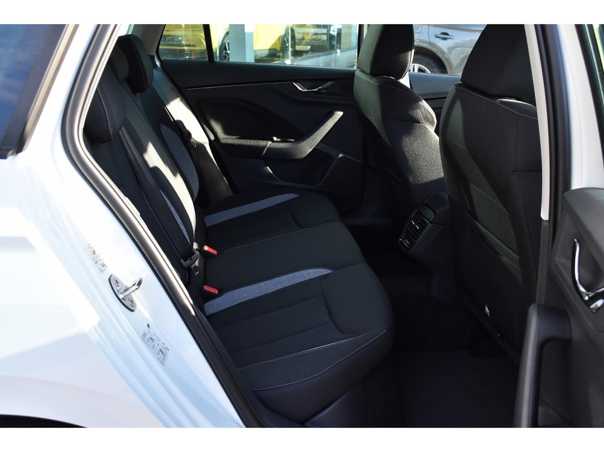 Skoda Kamiq 1.0 TSI 115 Selection DSG CAM REGUL SMARTLINK NEUF (2026) - Foto 8