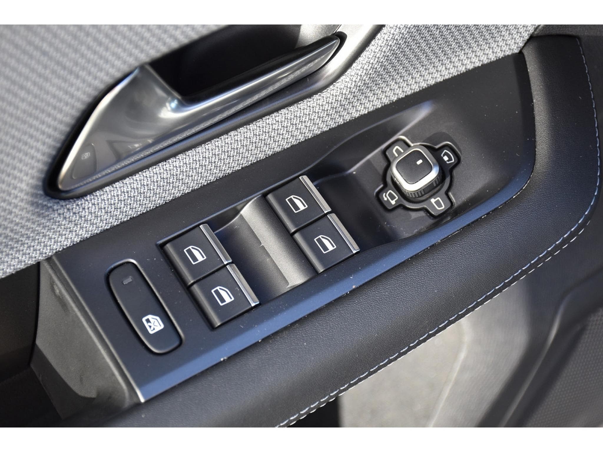 Opel Grandland 1.2 Hybrid 145 e-DCT6 GS ACC ANGLE MORT HUD CAM360 1° MAIN (2025) - Photo 24