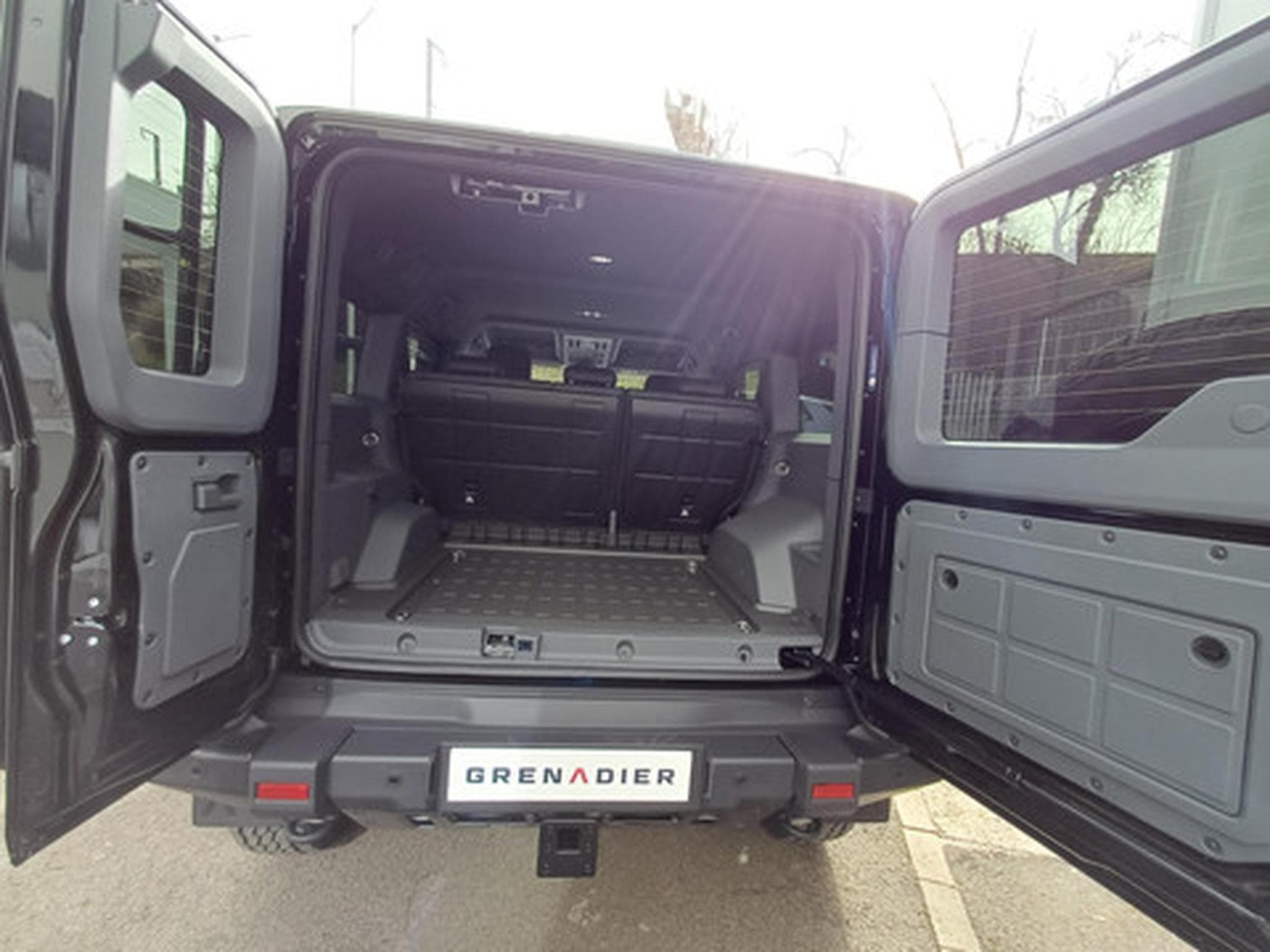 Ineos Grenadier Station Wagon 5 St 3.0L Turbo Petrol BLACK EDITION (2026) - Foto 10